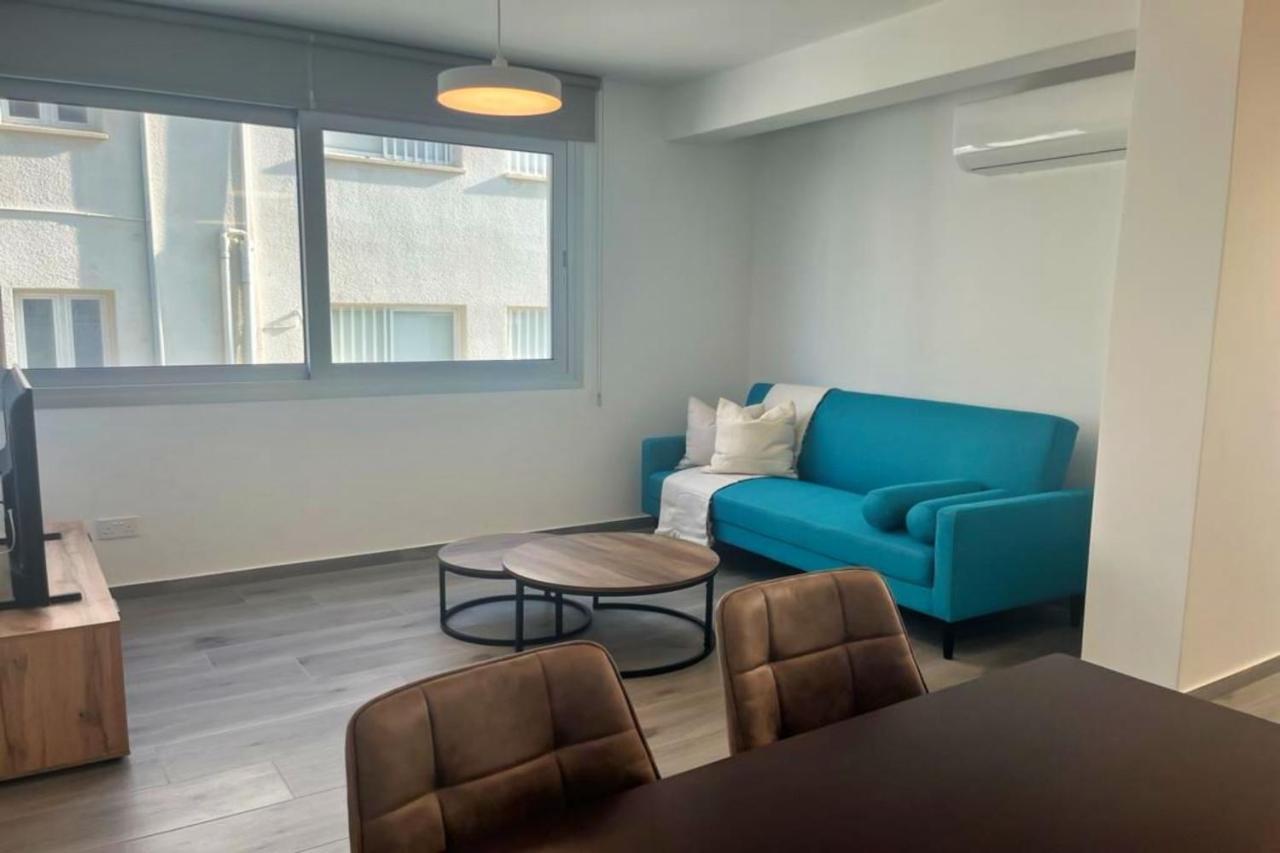 Phaedrus Living Coral Tranquility Apartment
