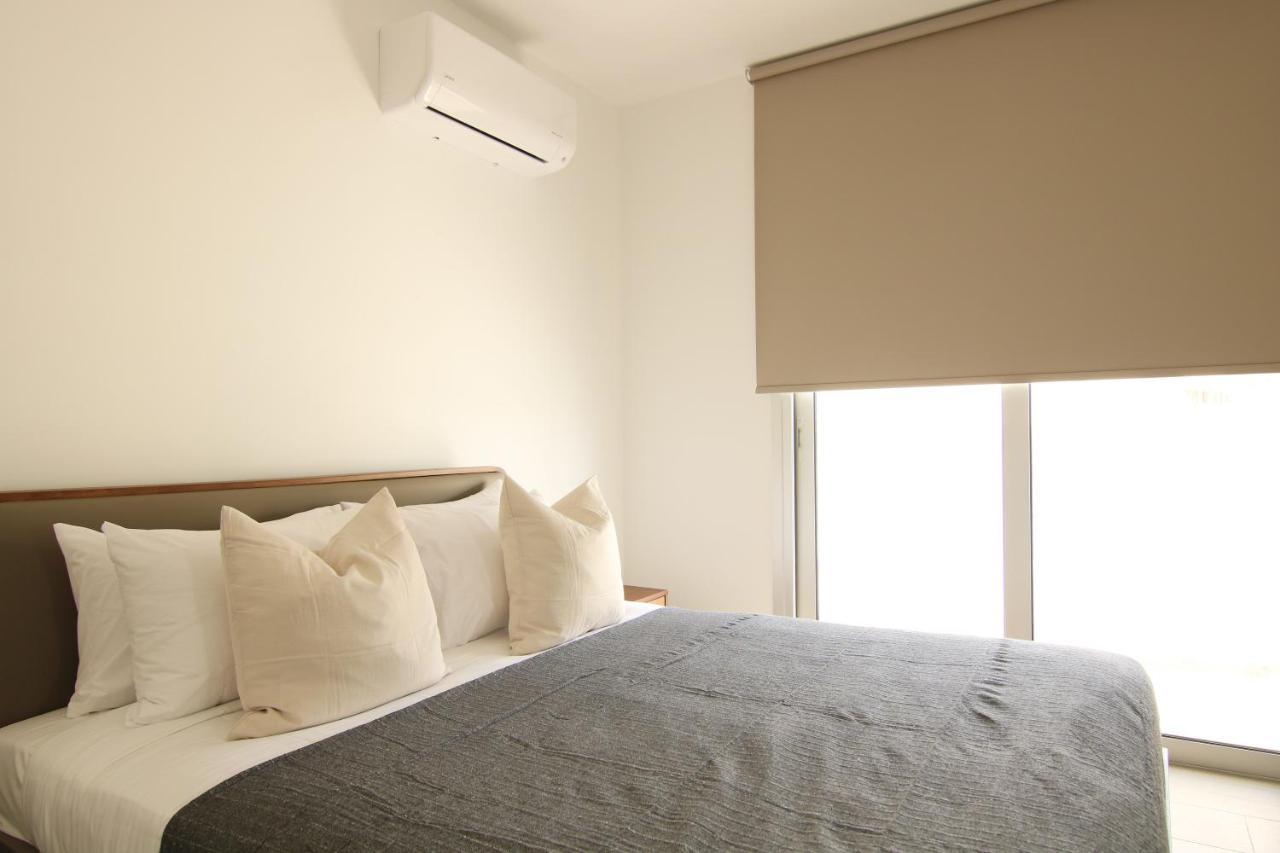 Phaedrus Living Coral Tranquility * Larnaca