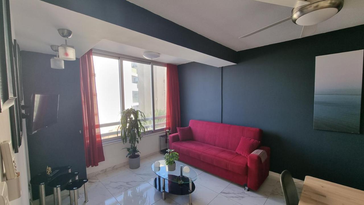 Stylish W/ Sea View + Pool + 200mbit Apartment *