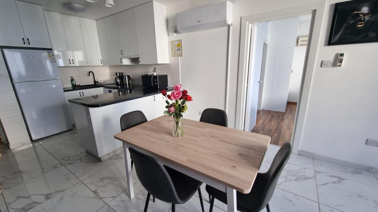 Stylish W/ Sea View + Pool + 200mbit Larnaca