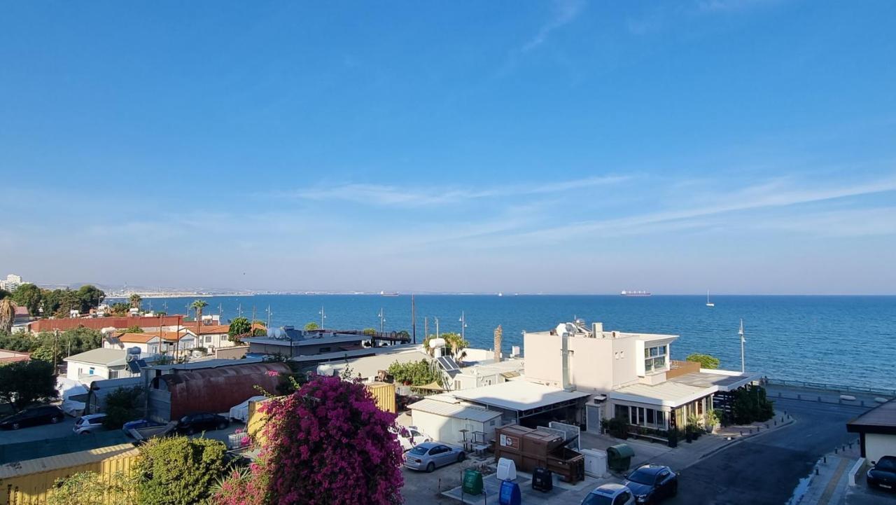 Stylish W/ Sea View + Pool + 200mbit Apartment *
