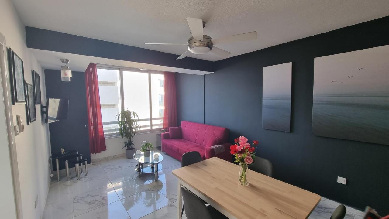 Stylish W/ Sea View + Pool + 200mbit Larnaca