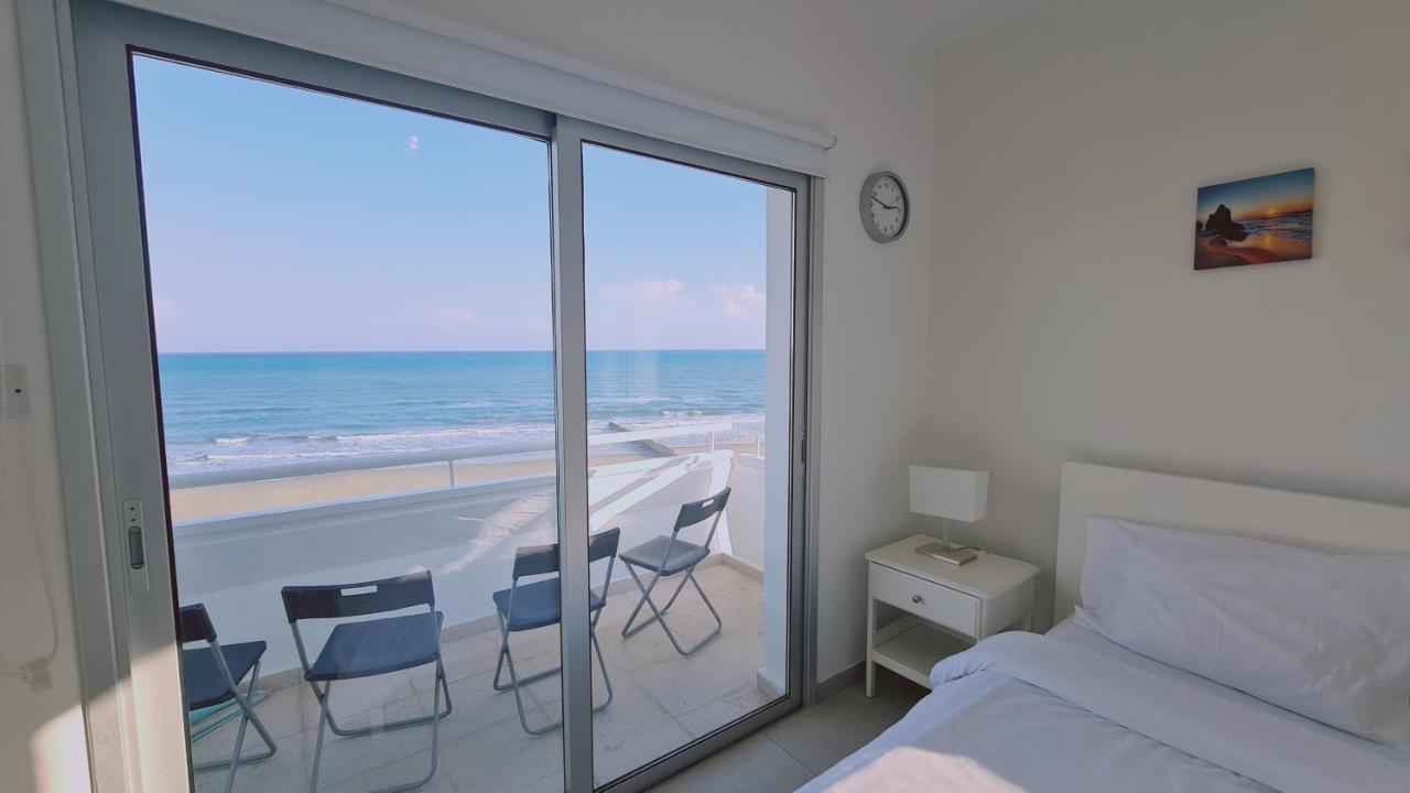 Wave Larnaca