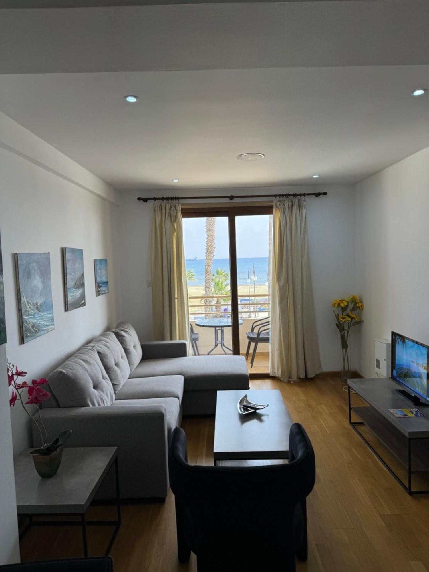 Ithaki Phinikoudes No. 102 Larnaca