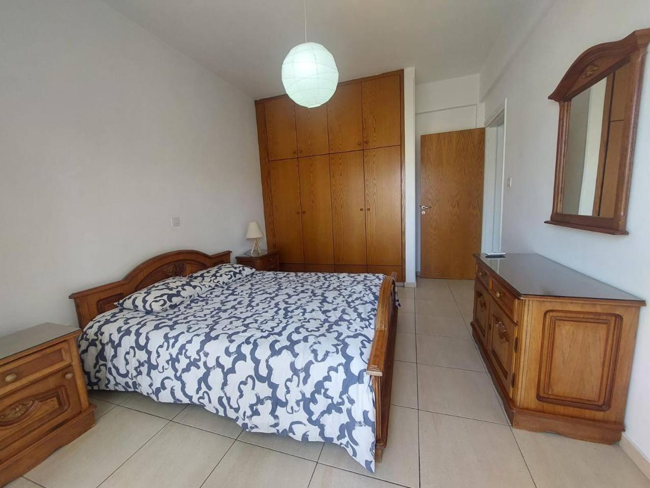 Sunny 2 Bedroom Center