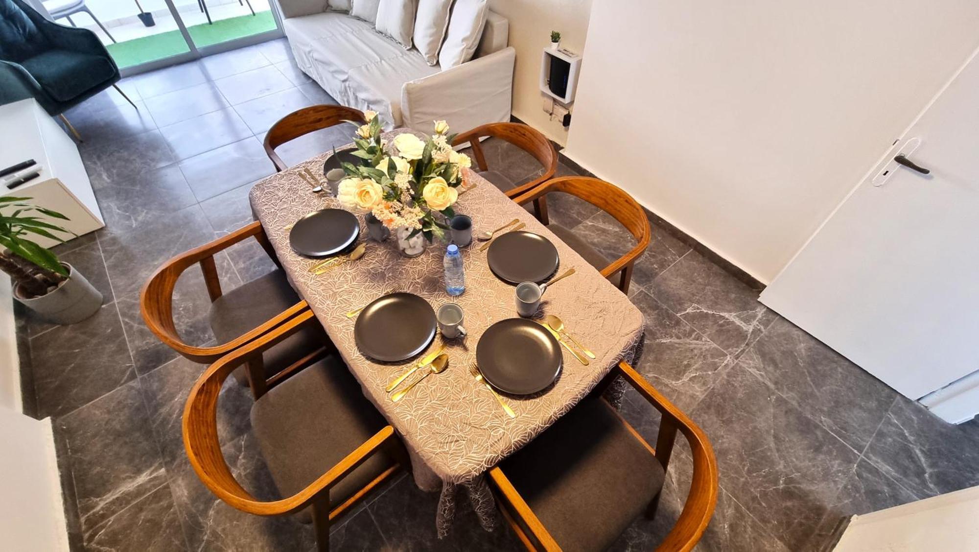 Apartment Center 2br W/ Parking And 250m Walk From *