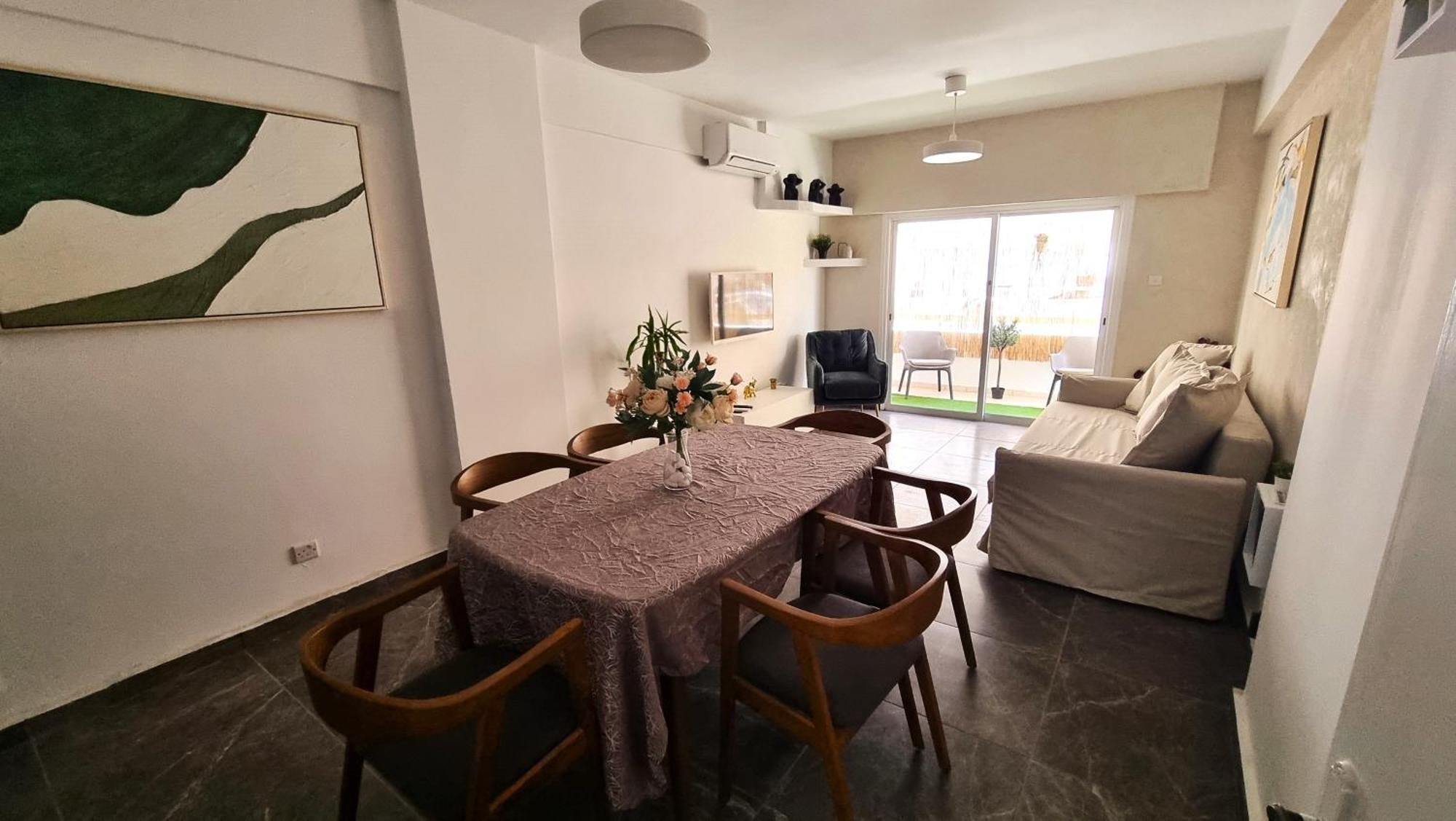 Center 2br W/ Parking And 250m Walk From Larnaca