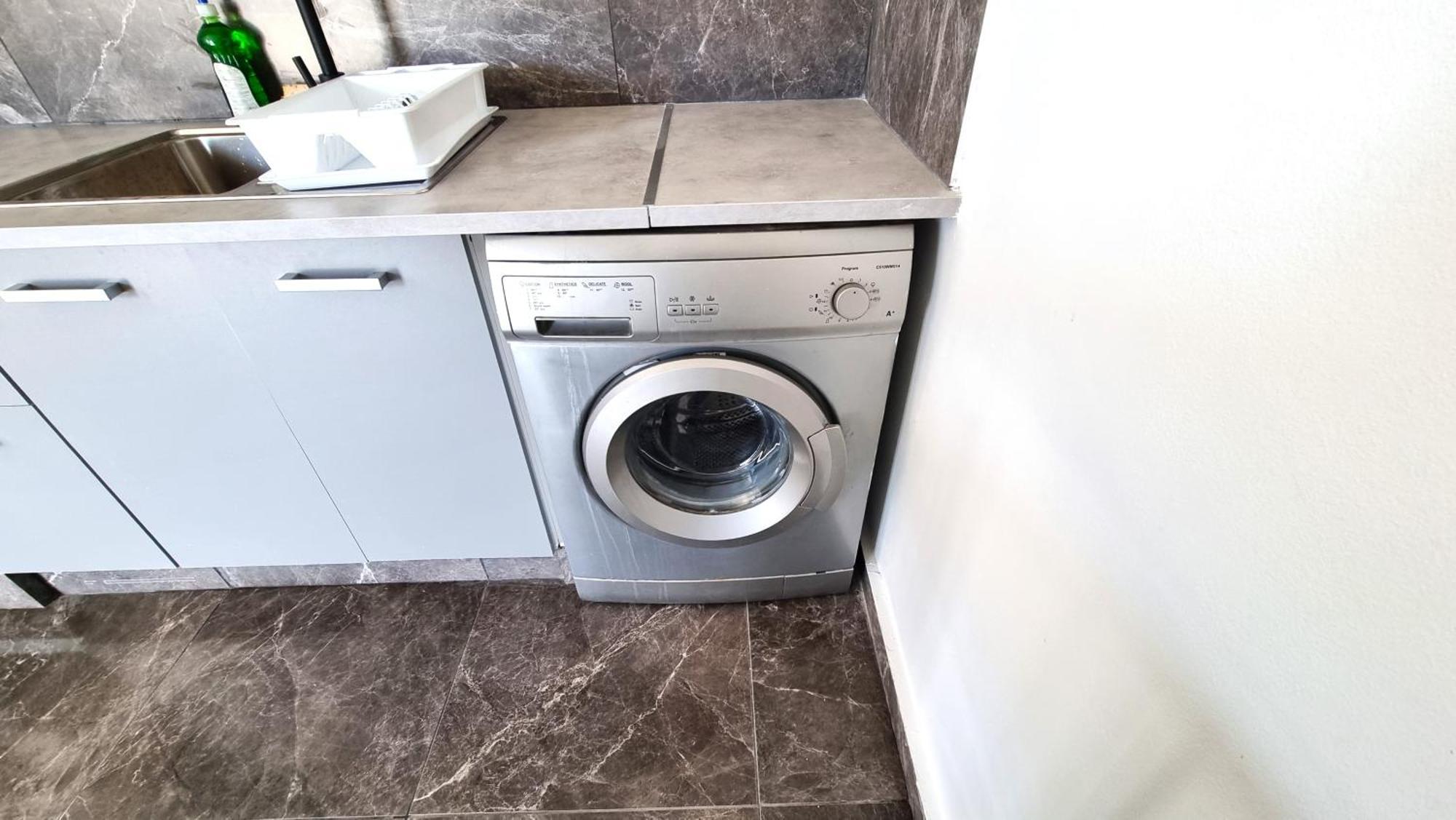 Center 2br W/ Parking And 250m Walk From Apartment