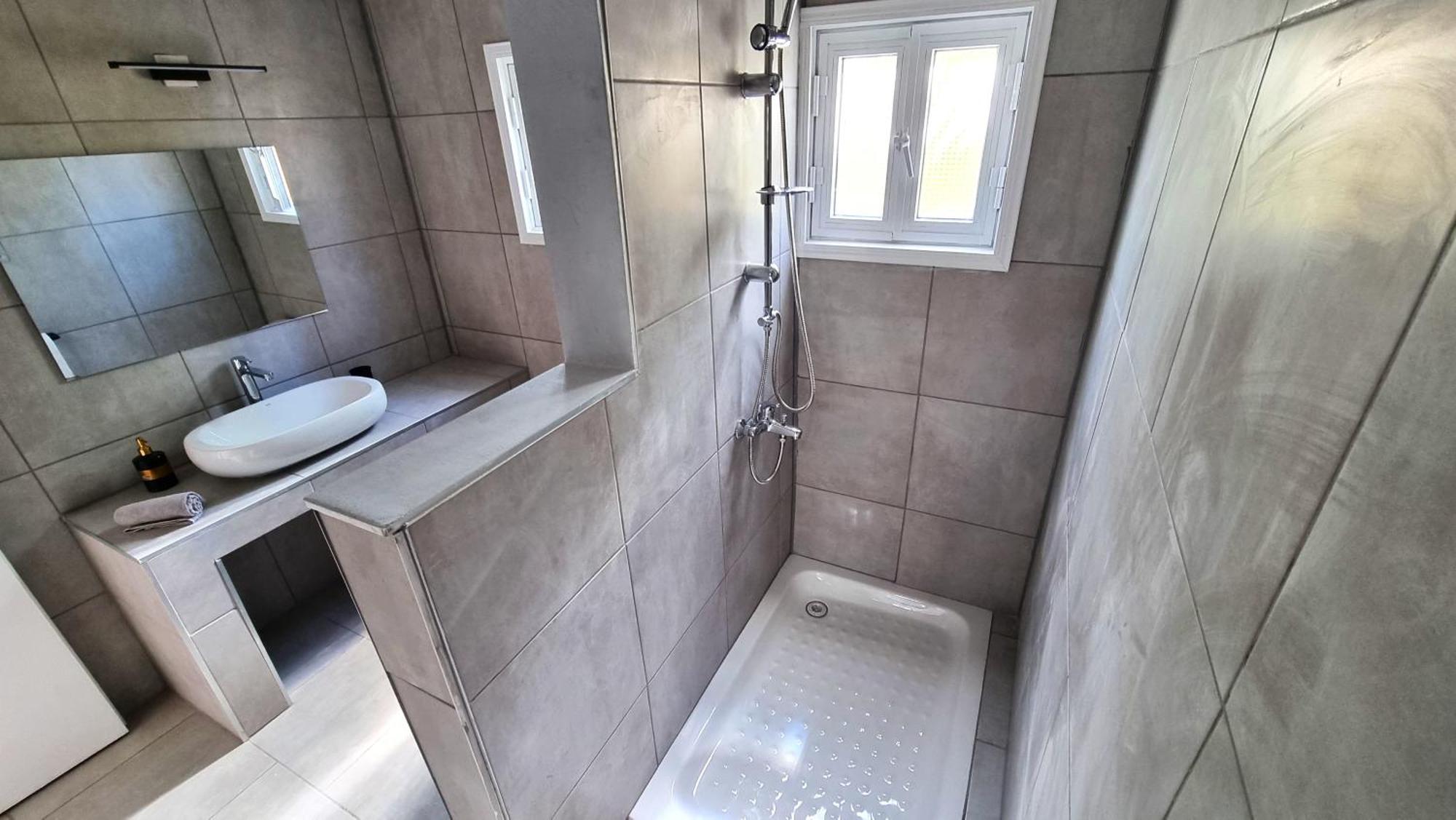 Center 2br W/ Parking And 250m Walk From Apartment Larnaca