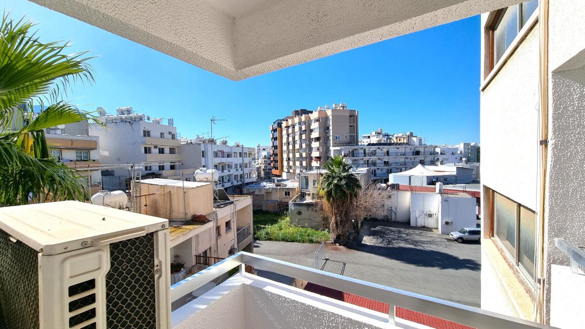 Center 2br W/ Parking And 250m Walk From Apartment