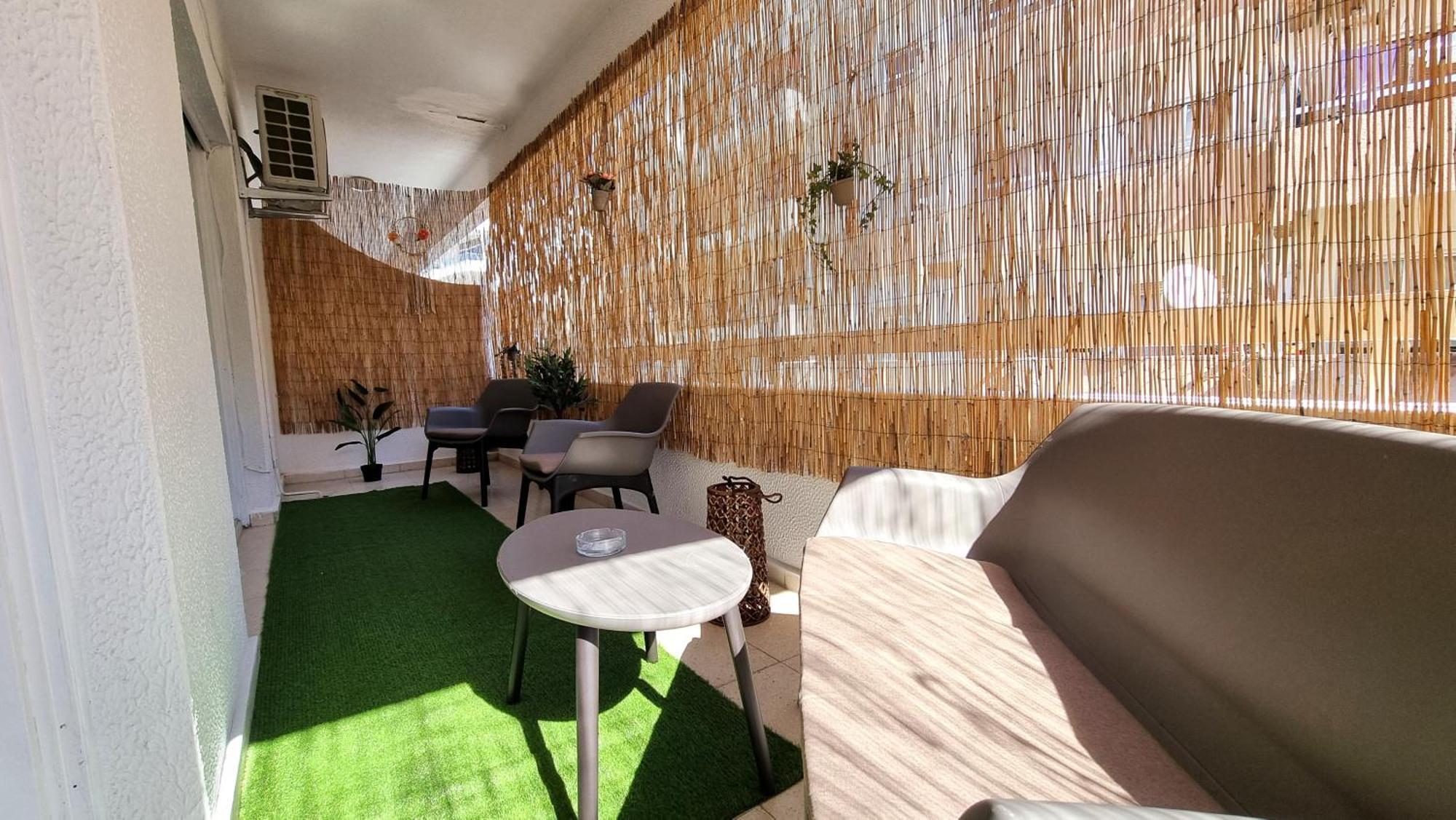 Center 2br W/ Parking And 250m Walk From Apartment Larnaca