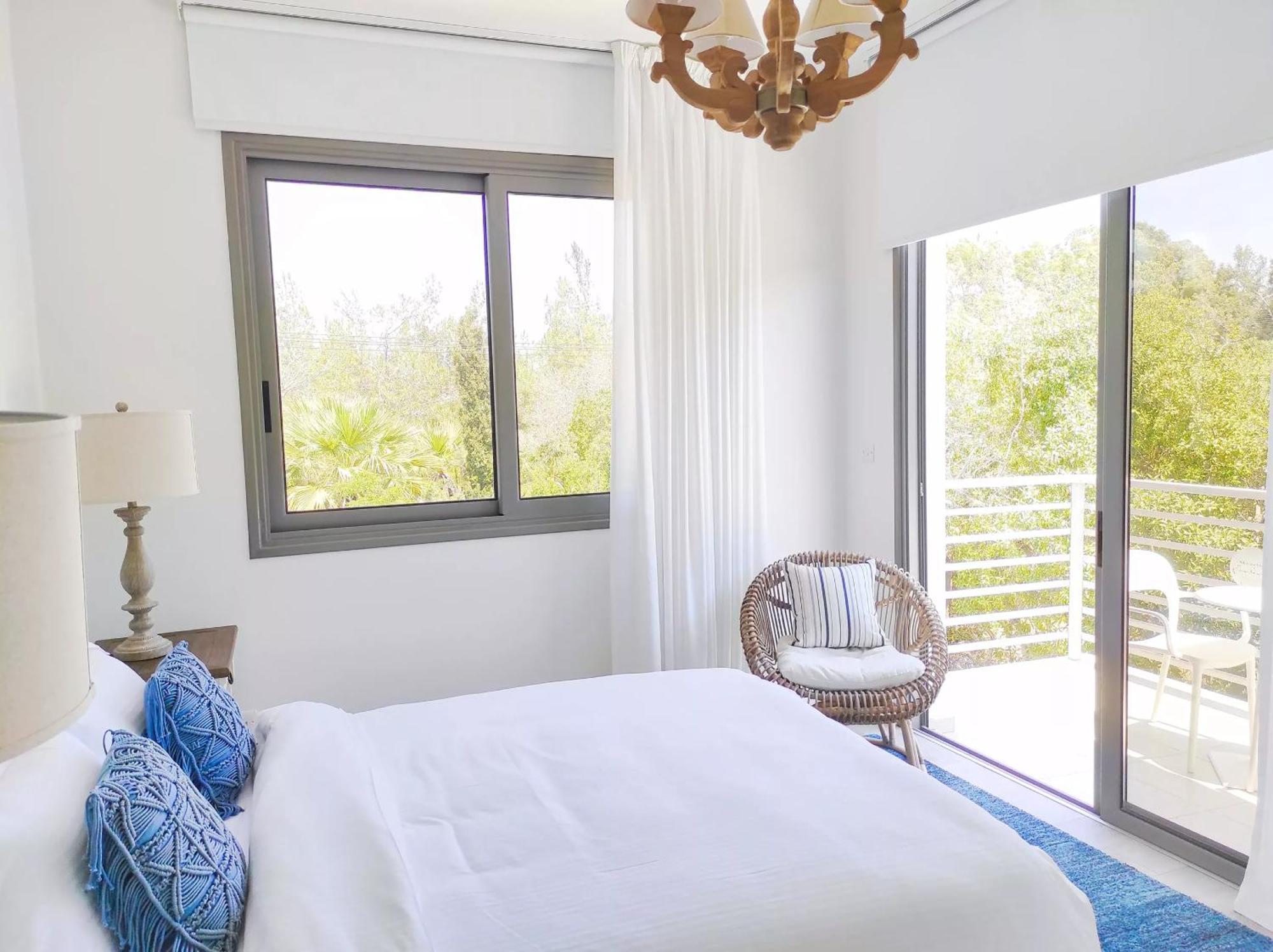 Luxury Beachfront With Private Pool, Yoga & Sea Adventures * Larnaka