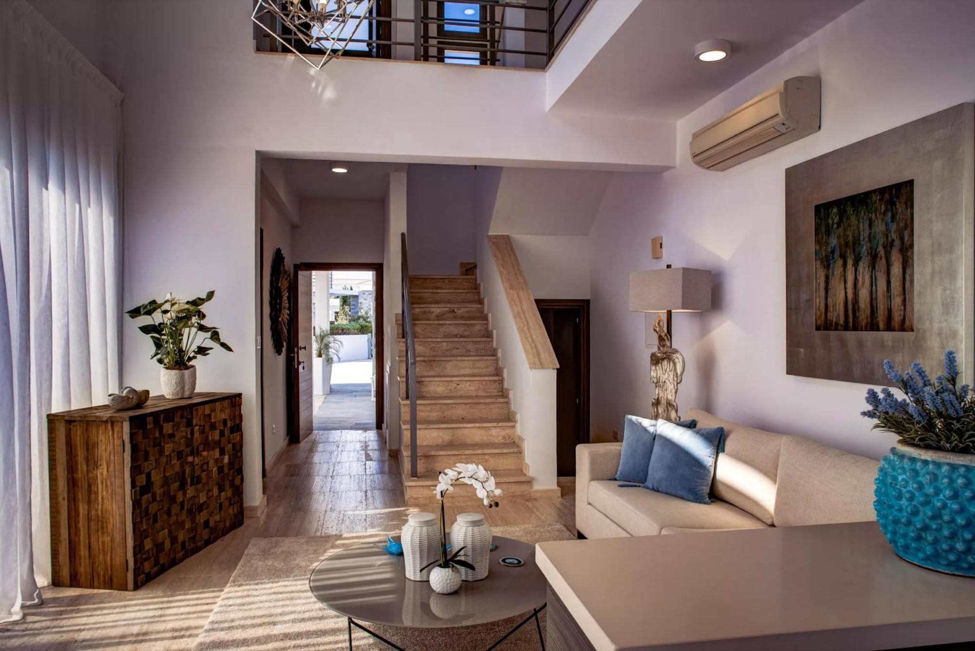 Luxury Beachfront With Private Pool, Yoga & Sea Adventures * Larnaka