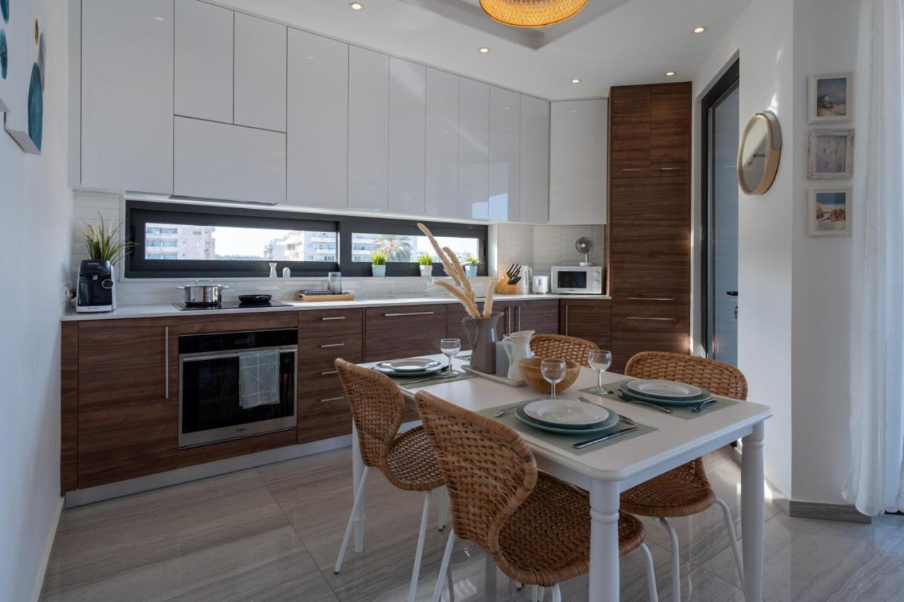 Marble 2-bedroom In Apartment *