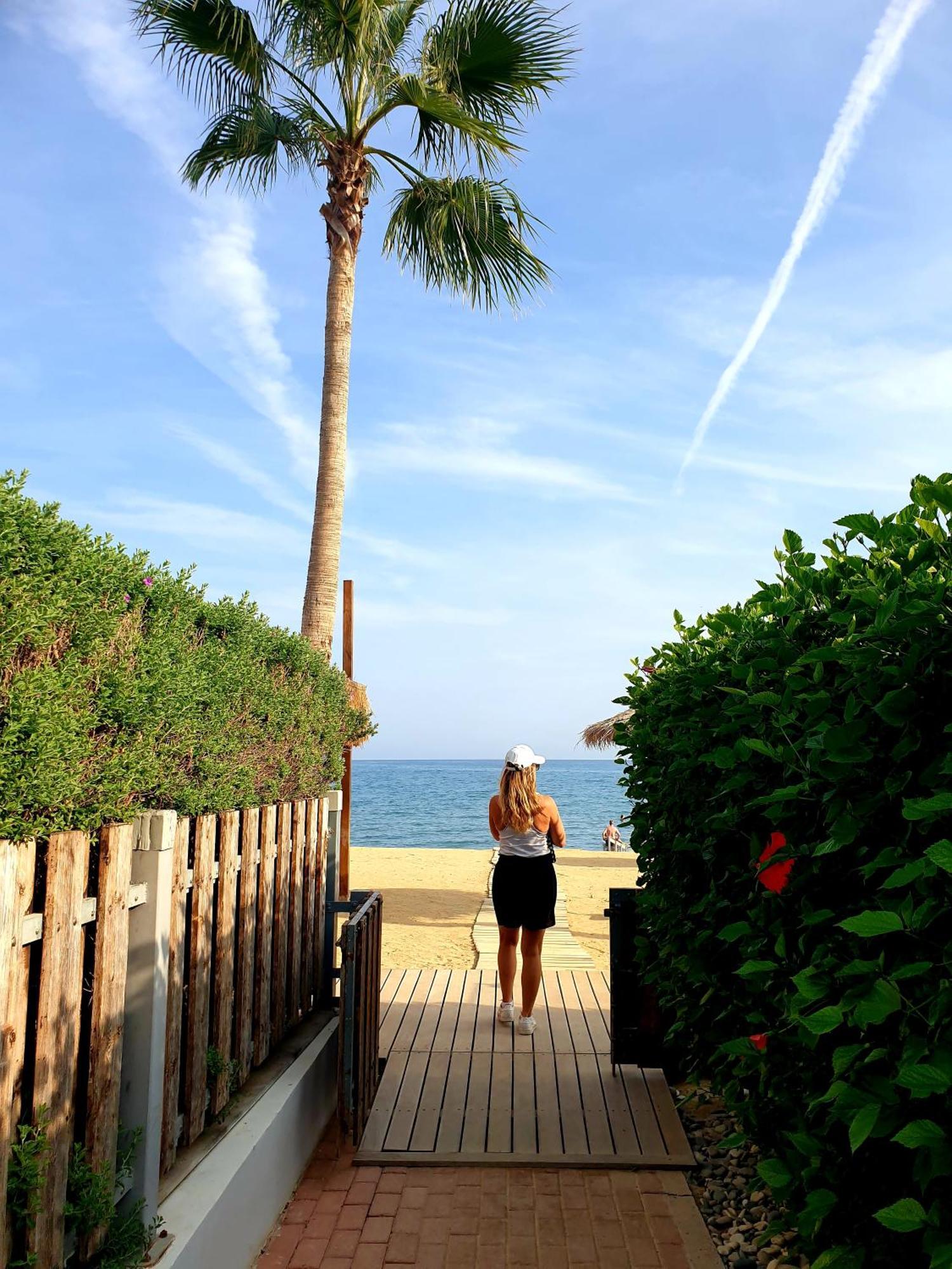 Luxury Beachfront With Private Pool, Yoga & Sea Adventures Ferienhaus