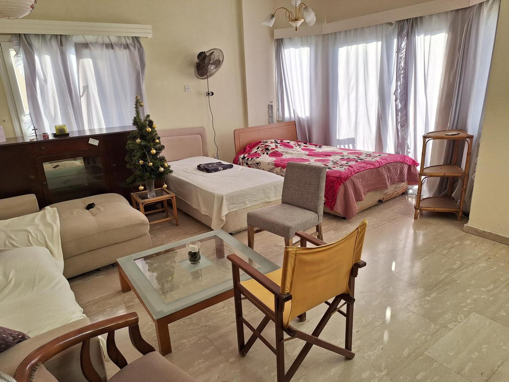 Privatunterkunft Big With Private Toilet In In Quite Area Of Larna A