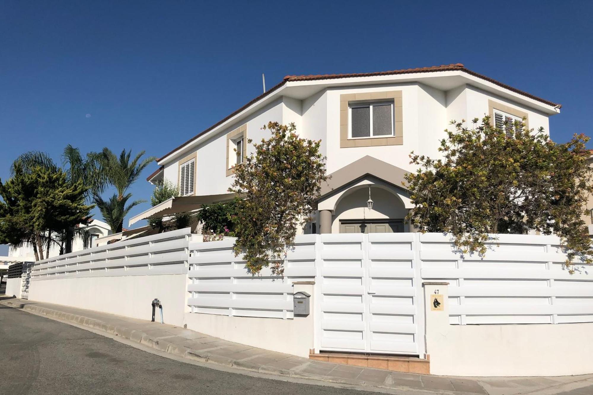 Villa Andy-350 M From The *