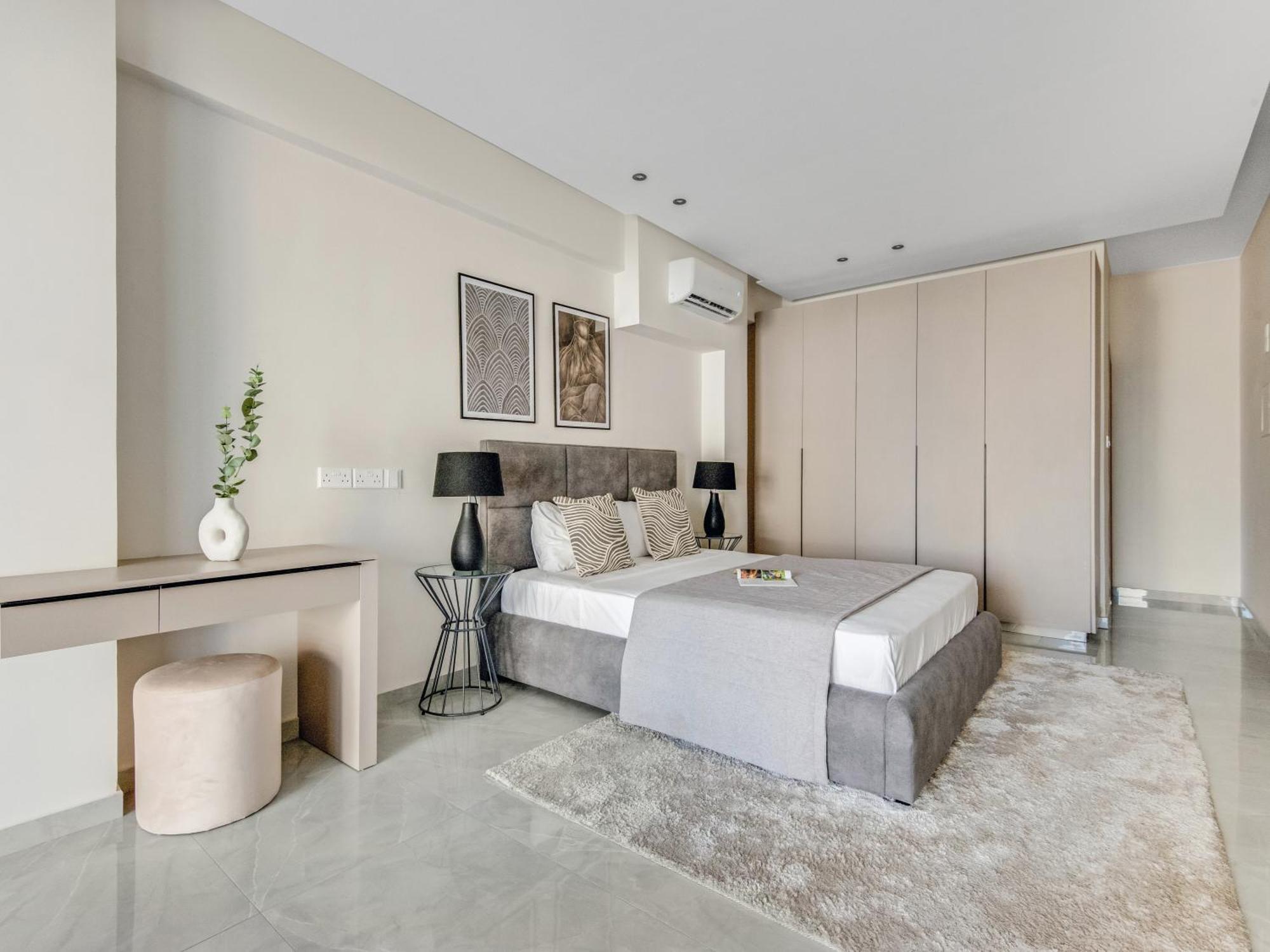 Sanders Crystal Apartment