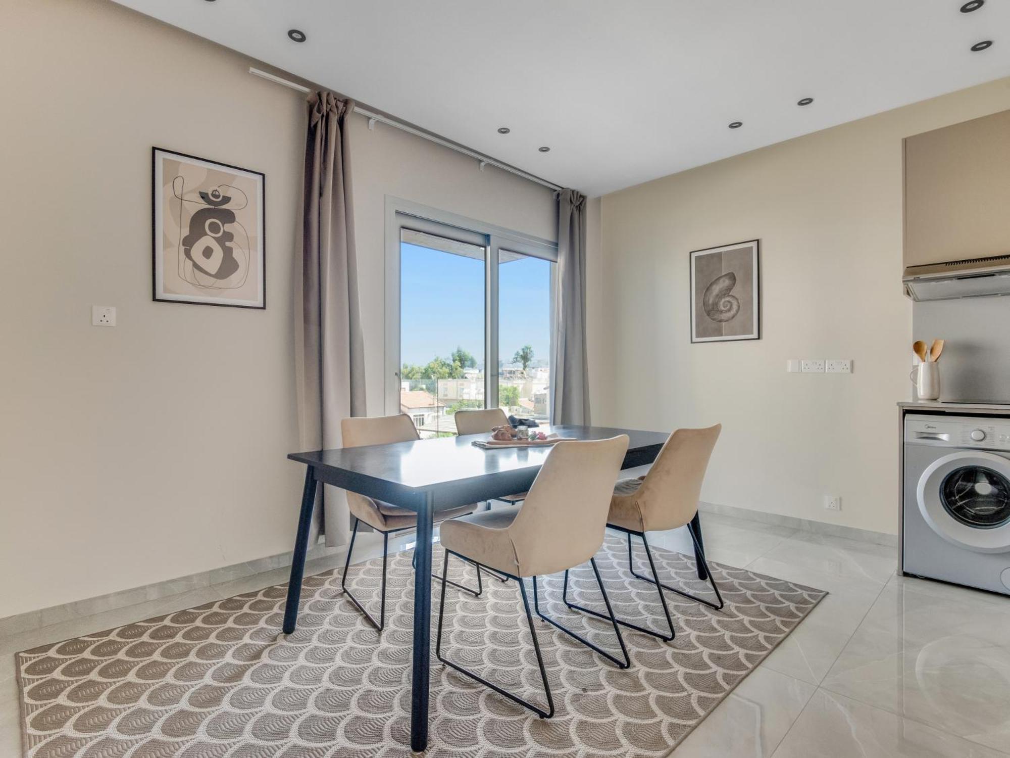 Sanders Crystal * Larnaca