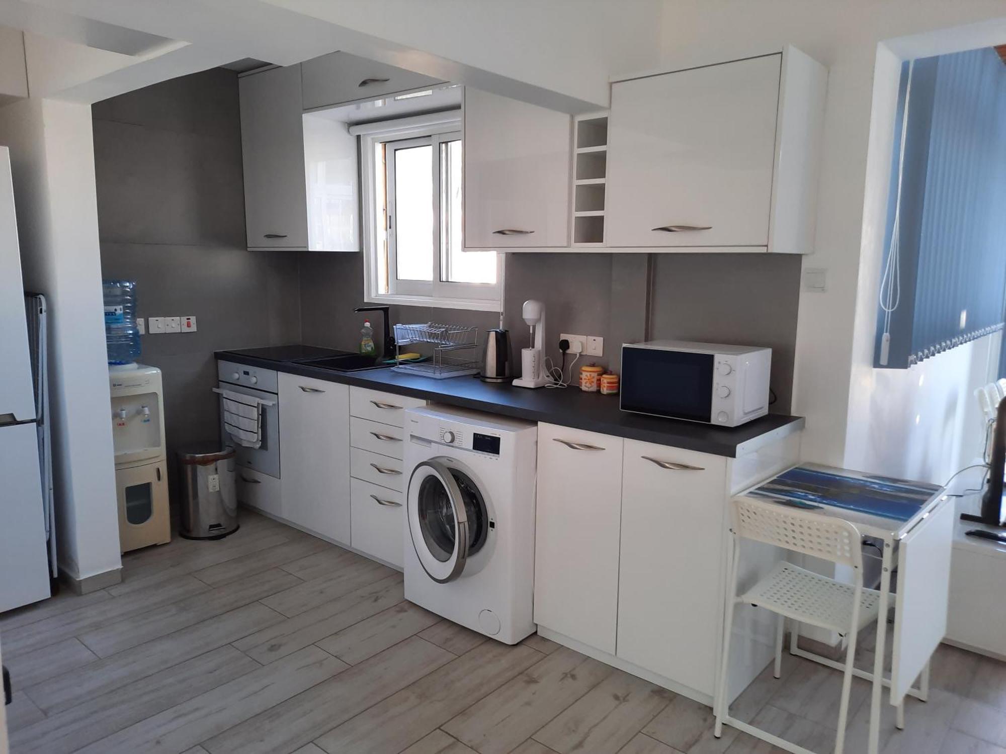 Large Studio 300m From The Beach *