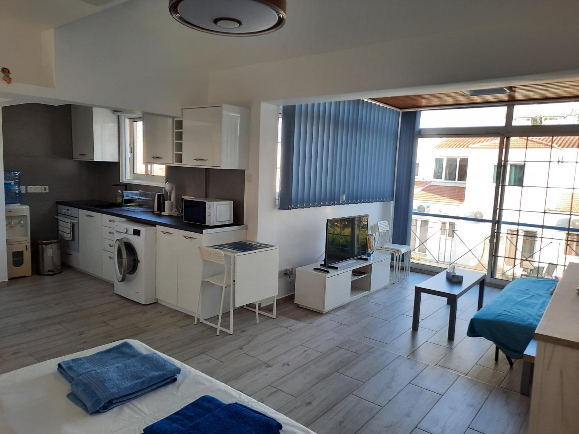 Large Studio 300m From The Beach *