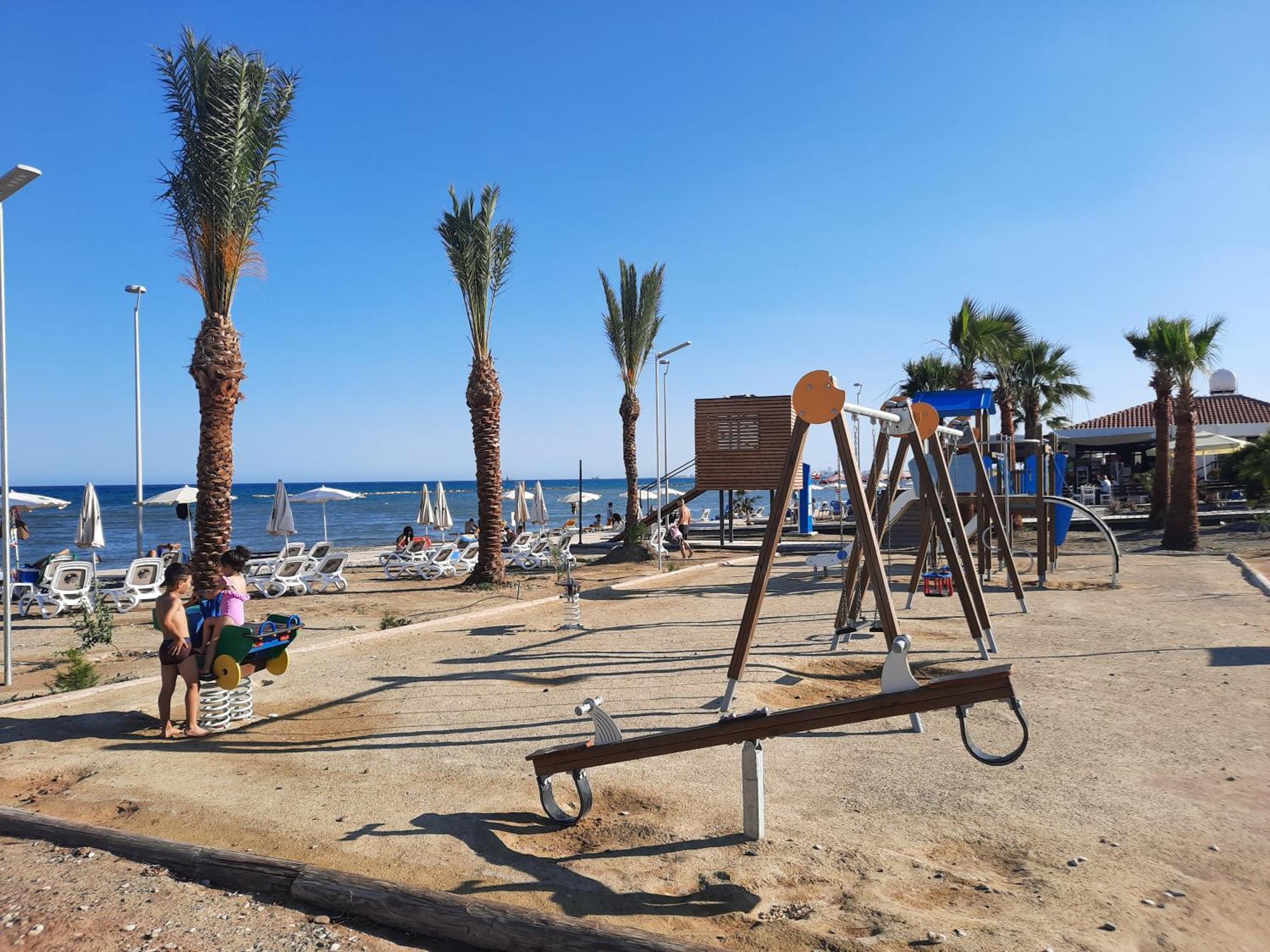 Large Studio 300m From The Beach Apartment