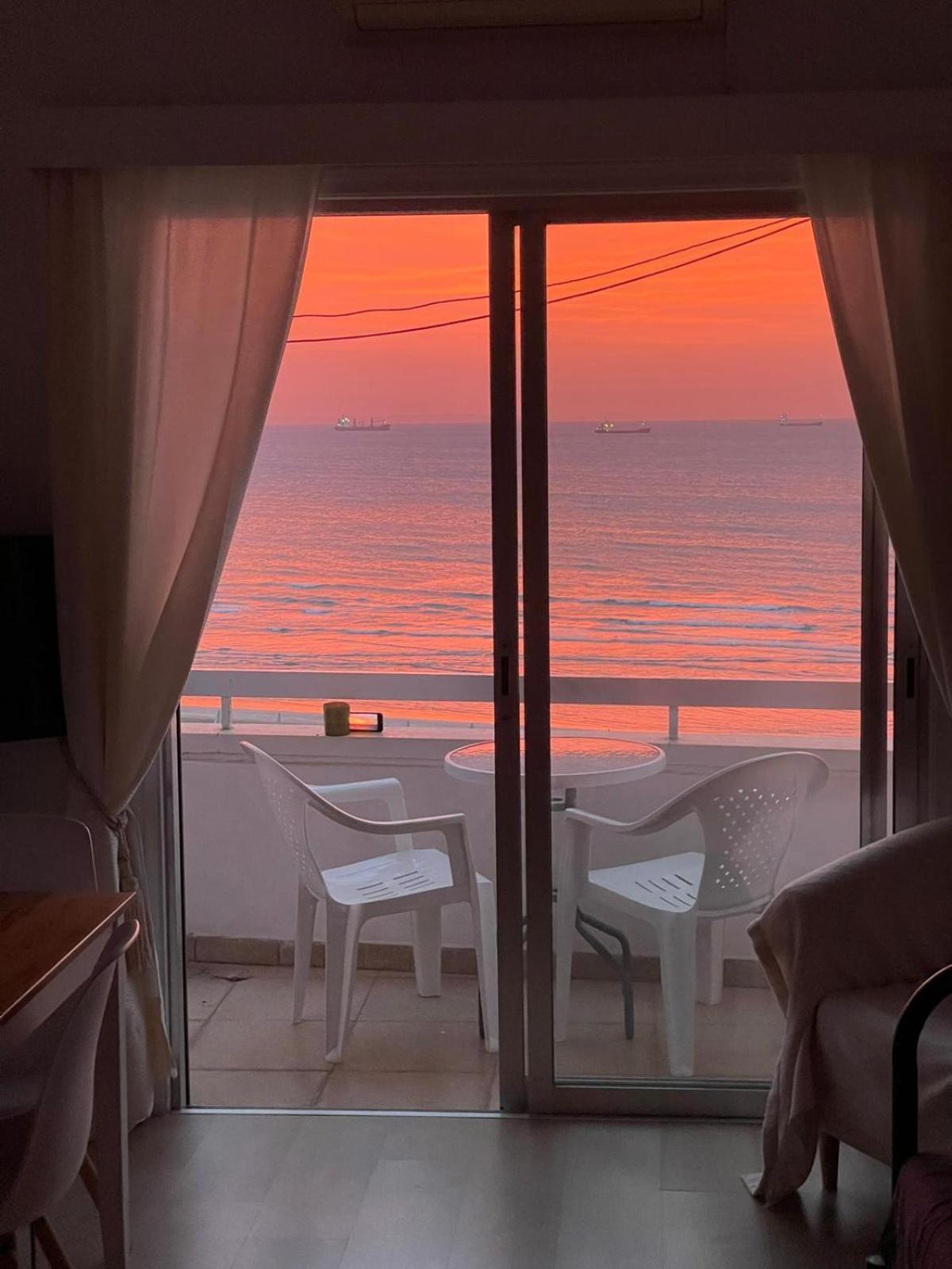 Dreamy Seaside Apartment Larnaca