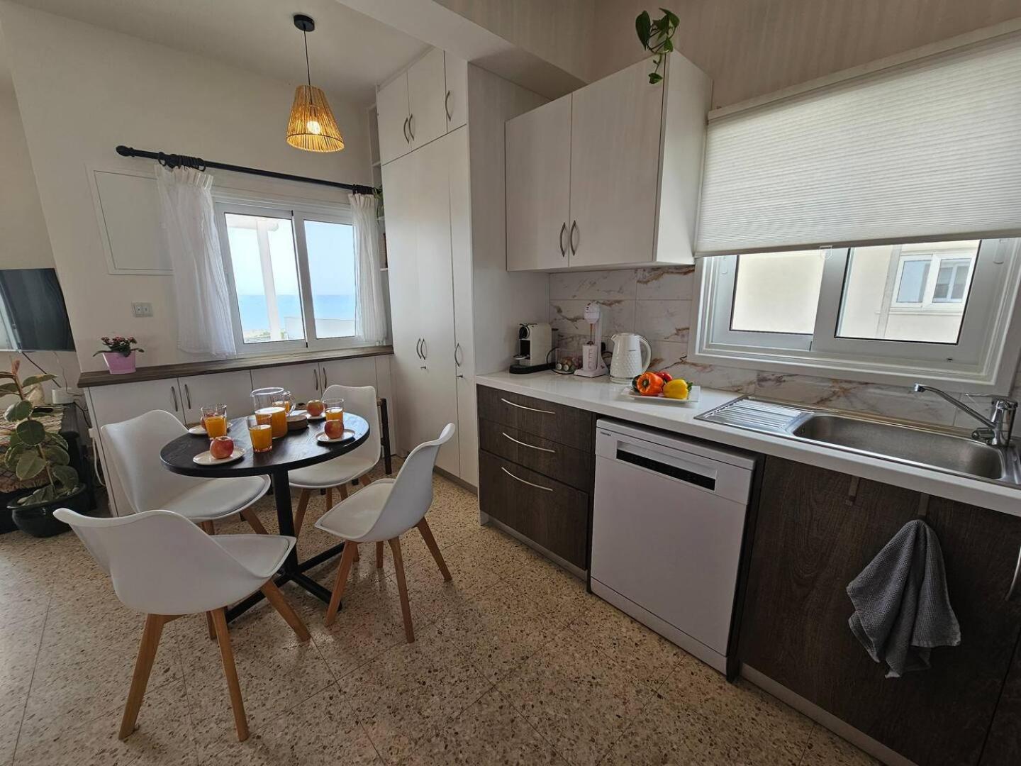 Ammos Beachfront Paradise * Larnaka