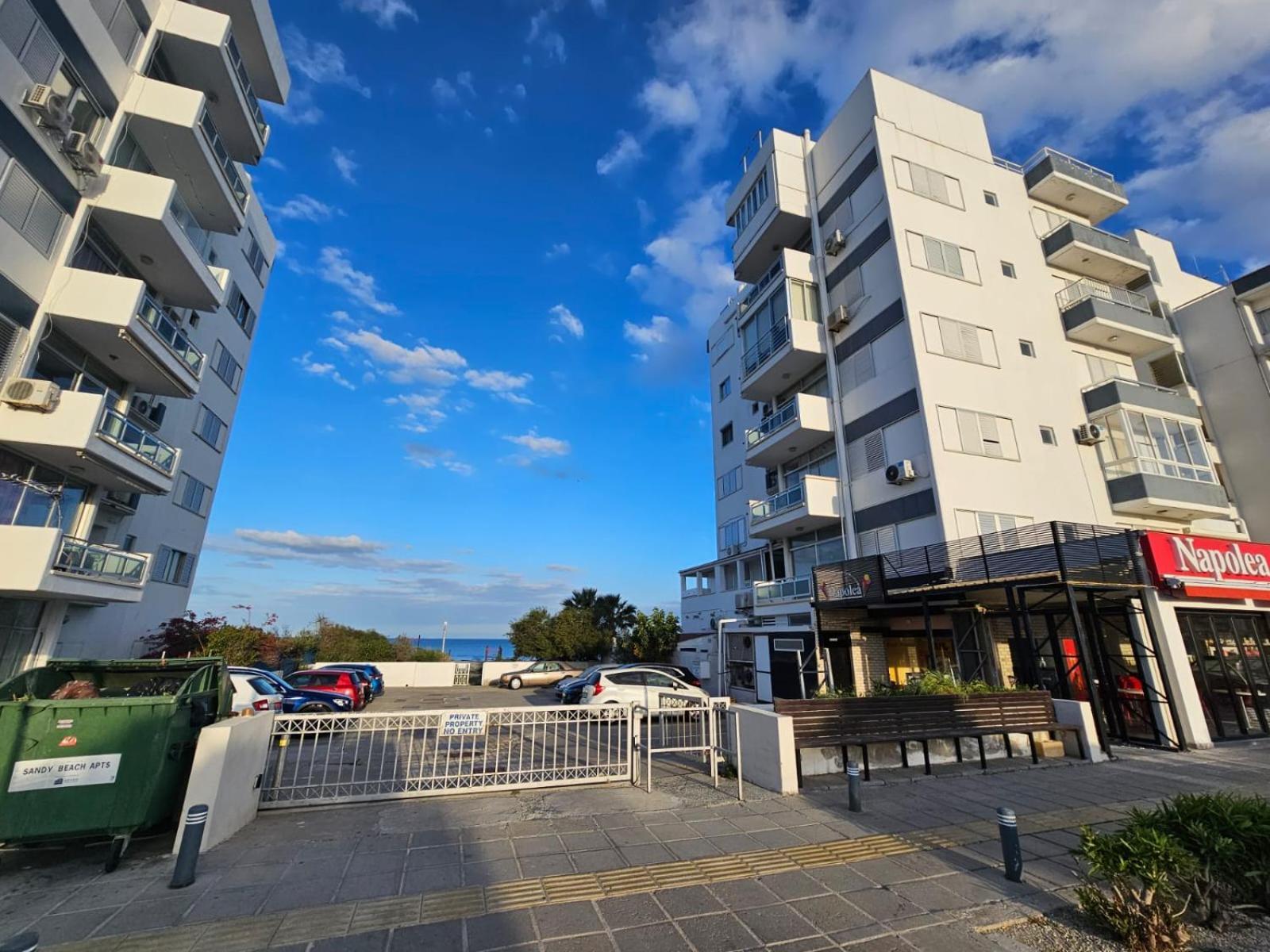 Apartment Makenzy Sandy Beachfront Paradise