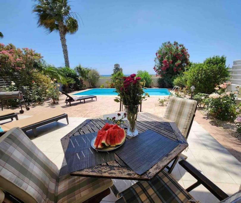 Villa Budget Escape To The Seaside Larnaka