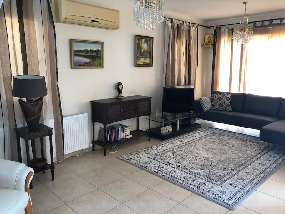 Budget Escape To The Seaside Villa Larnaka