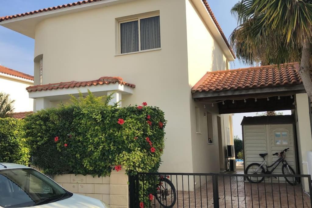 Budget Escape To The Seaside Villa Larnaka