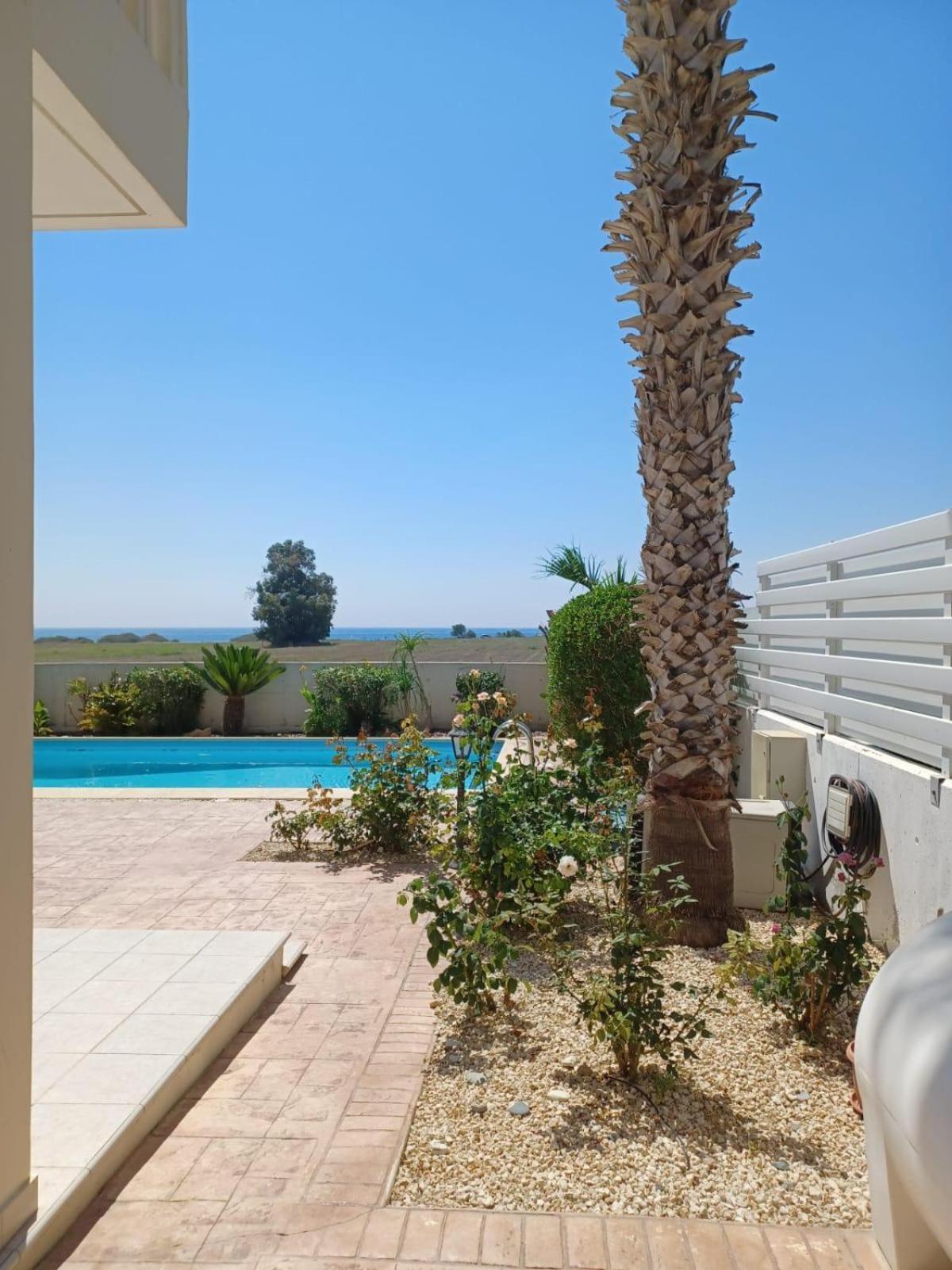 Budget Escape To The Seaside Villa