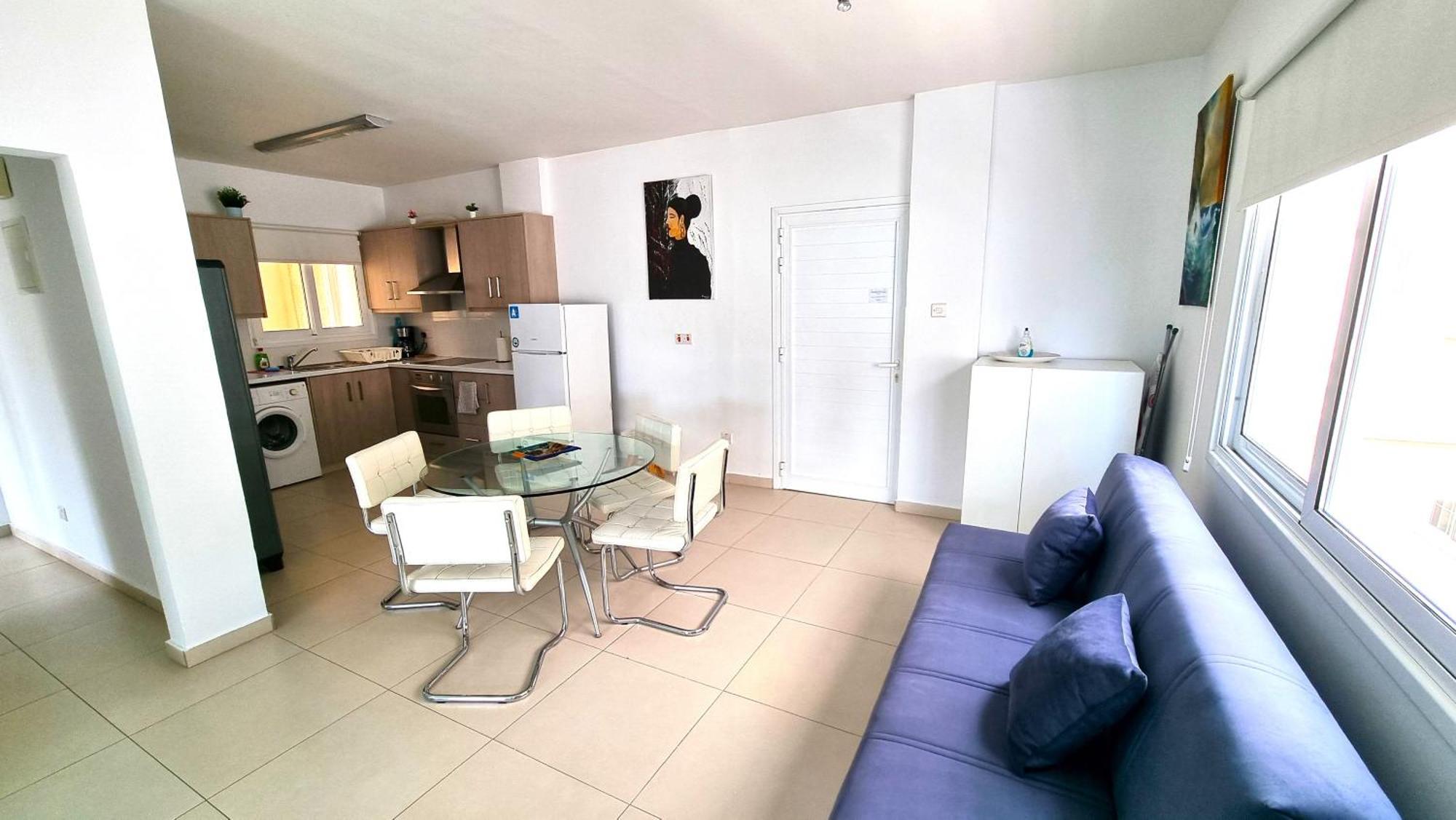 Apartment Center: Your Urban Retreat- 100m To The Larnaca
