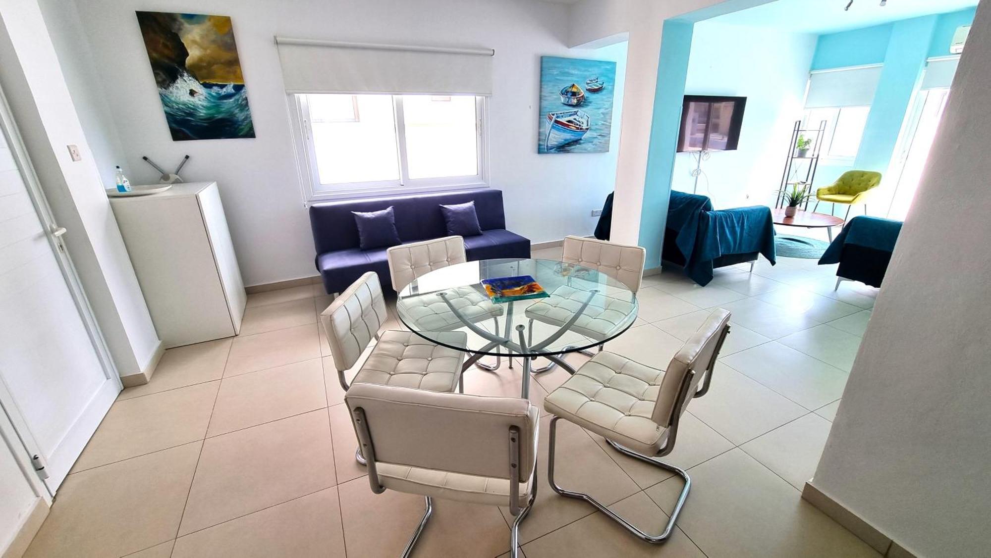 Center: Your Urban Retreat- 100m To The *