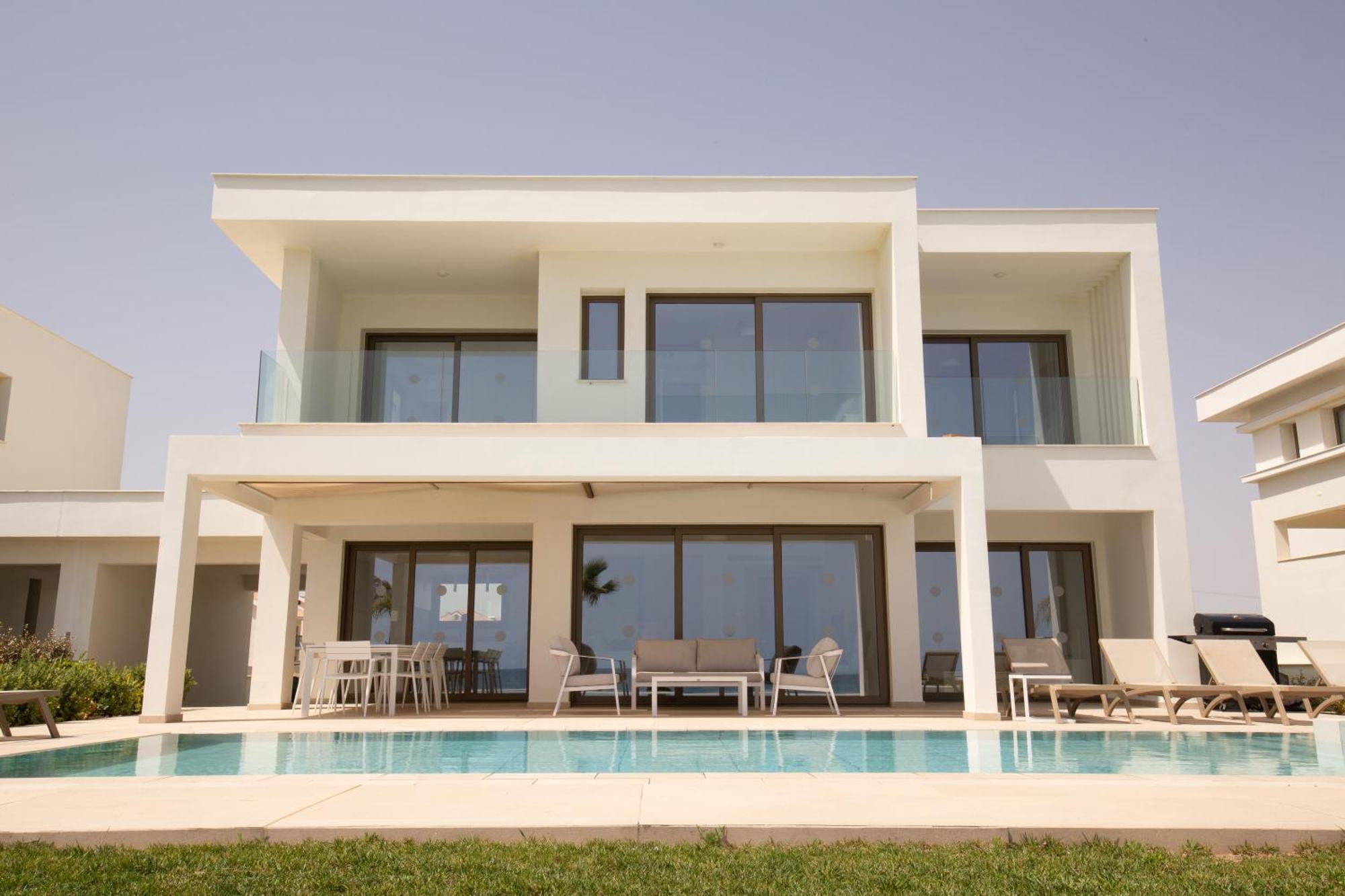 Phaedrus Living: Serenity Waves No.2 * Lárnaca