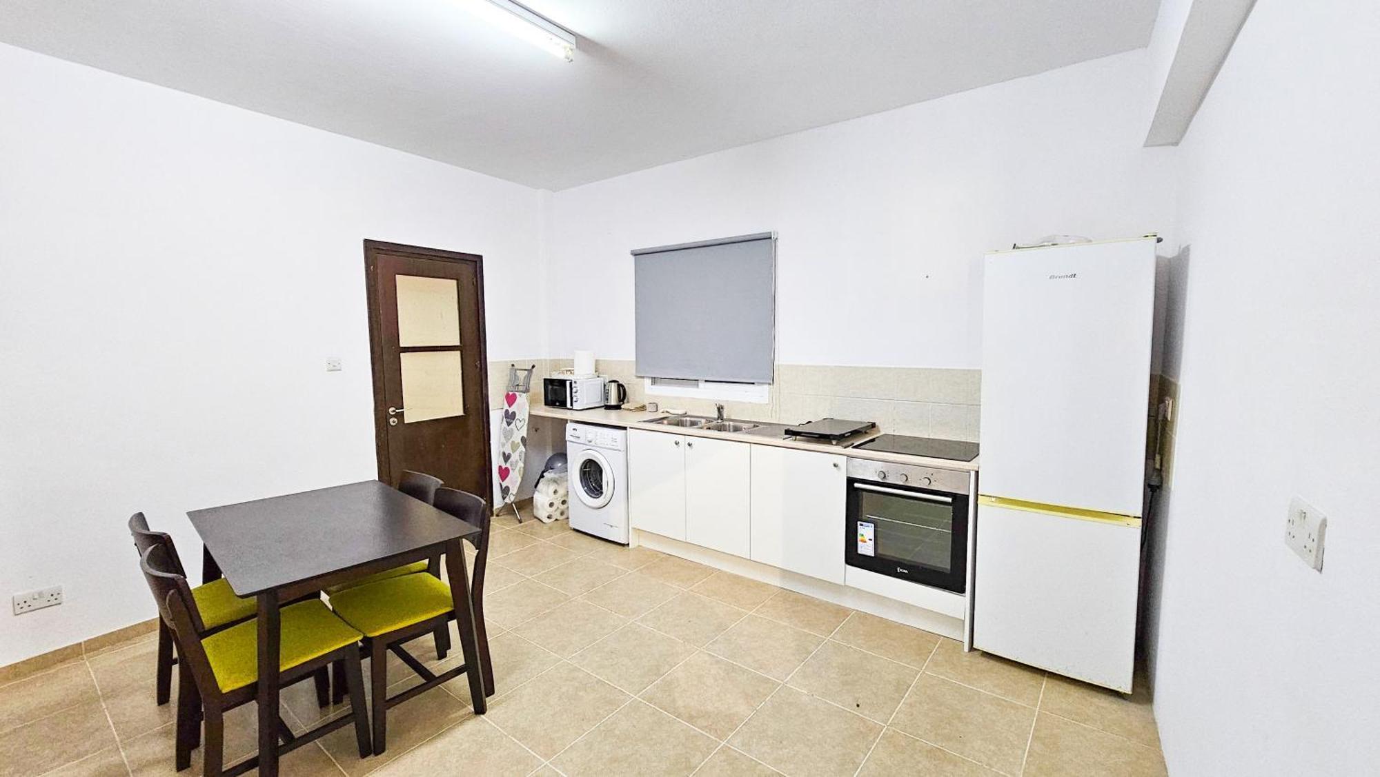 Sky Line Apartment, 150m From Chabad Lubavitch Căn hộ Larnaca