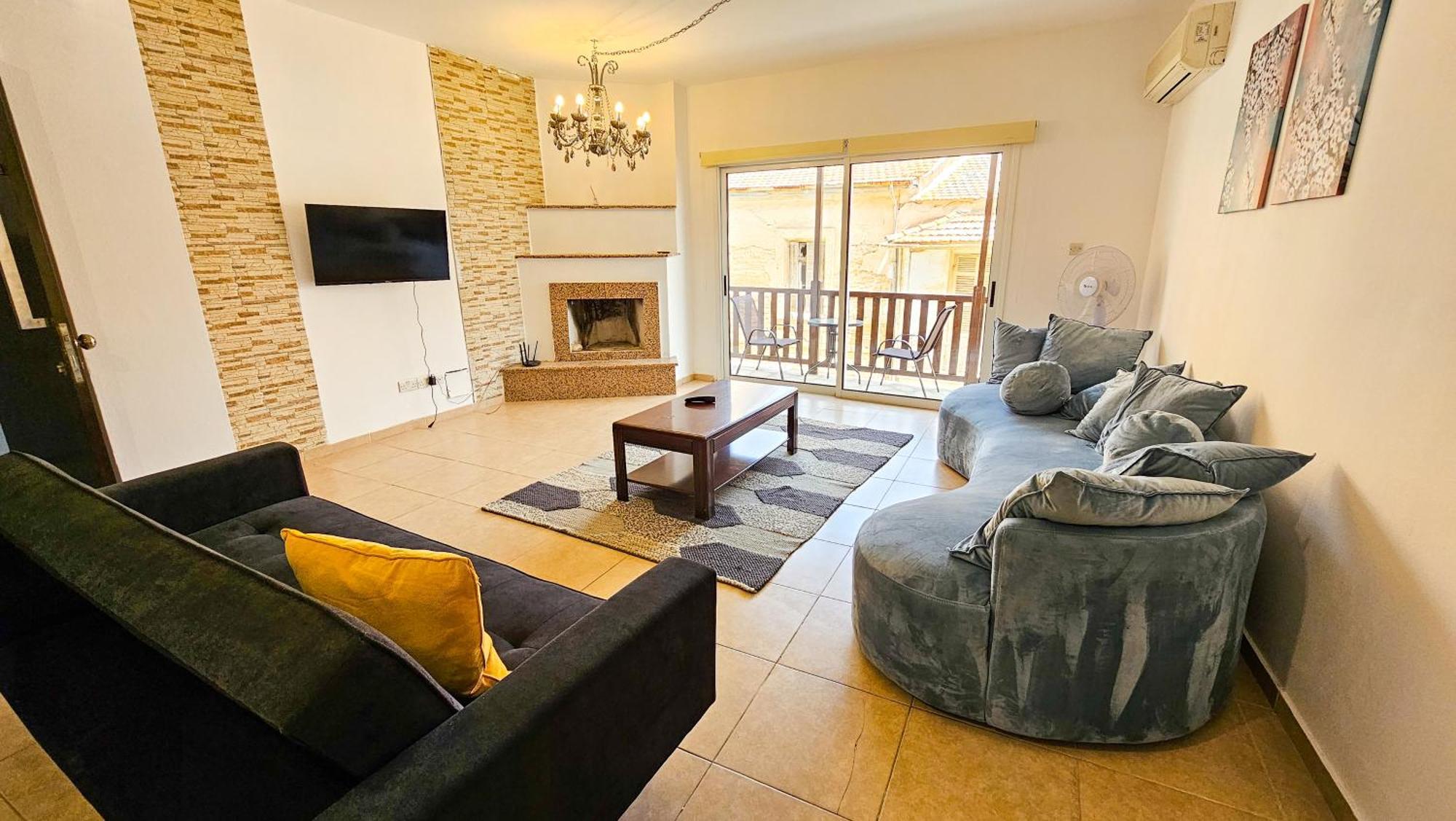 Sky Line Apartment, 150m From Chabad Lubavitch Căn hộ Larnaca