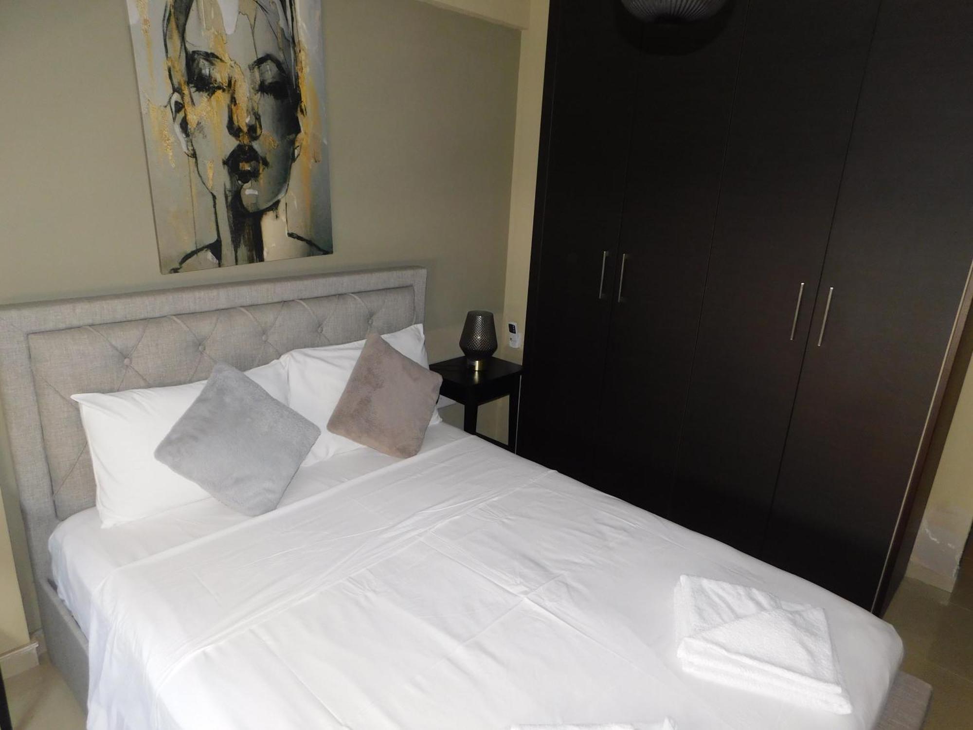 Paramount Gardens C201 Apartamento *