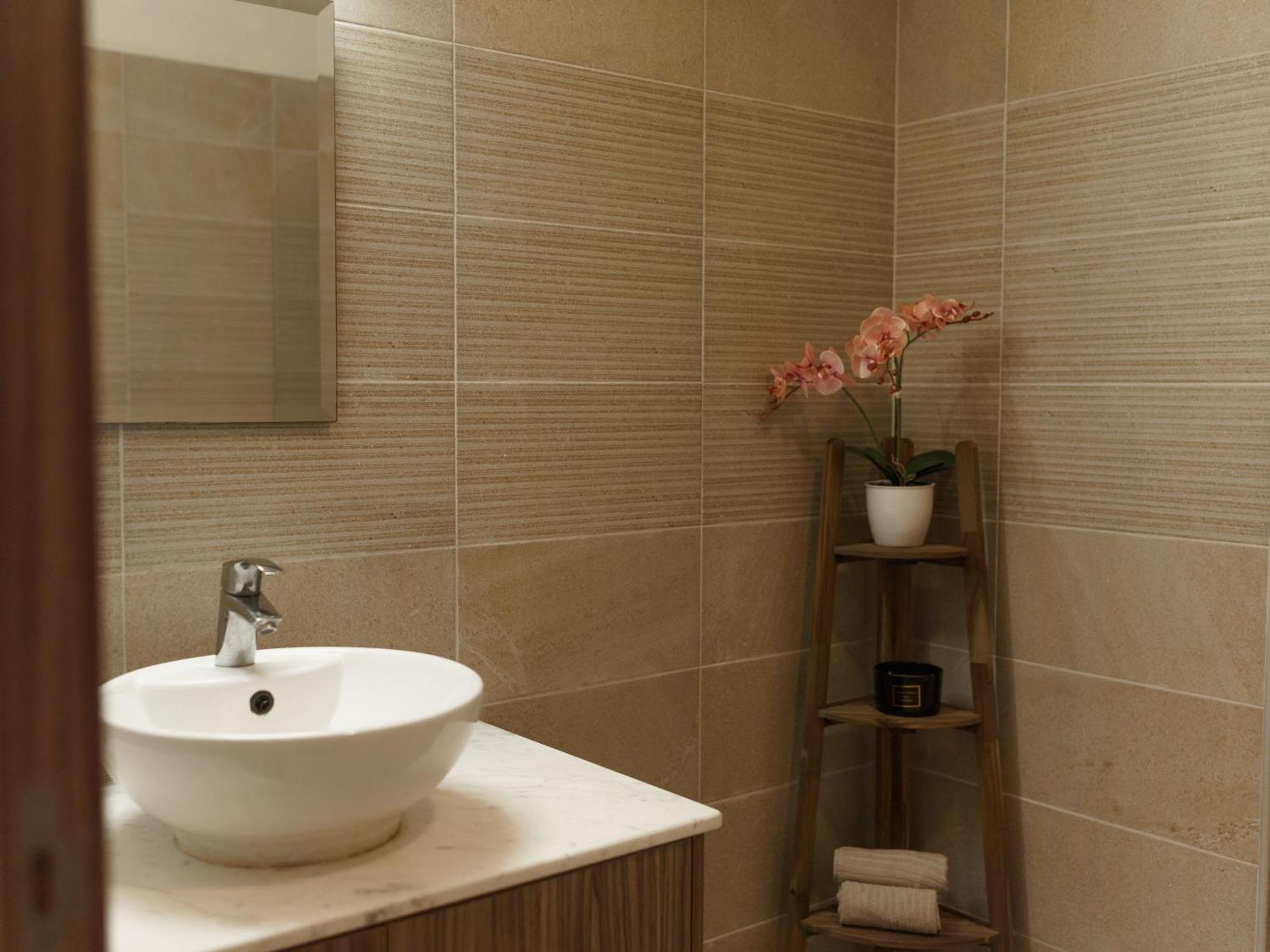 Halcyon Apartment *