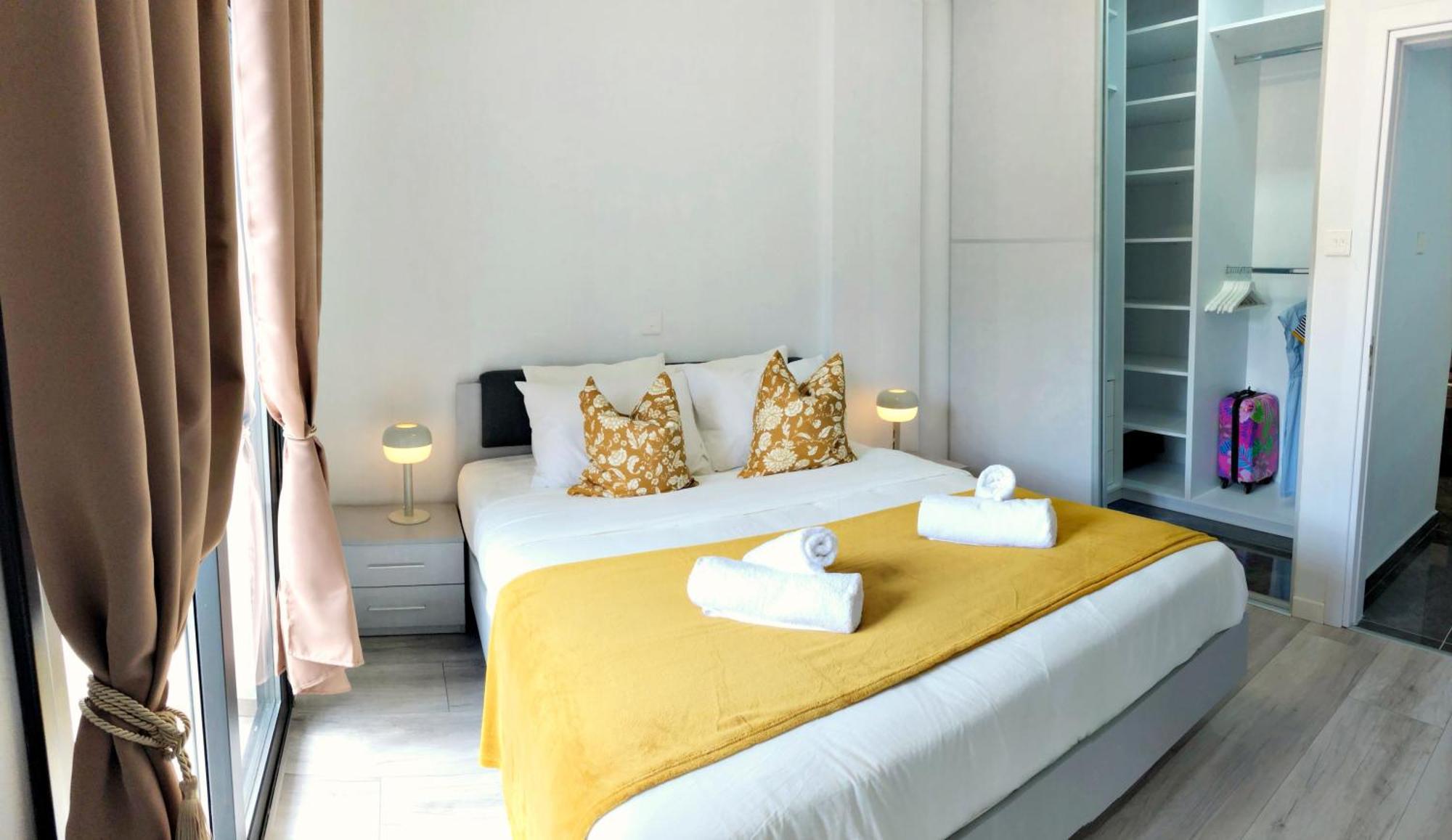 Luxury At Mackenzie With Private Parking And Balcony Apartment