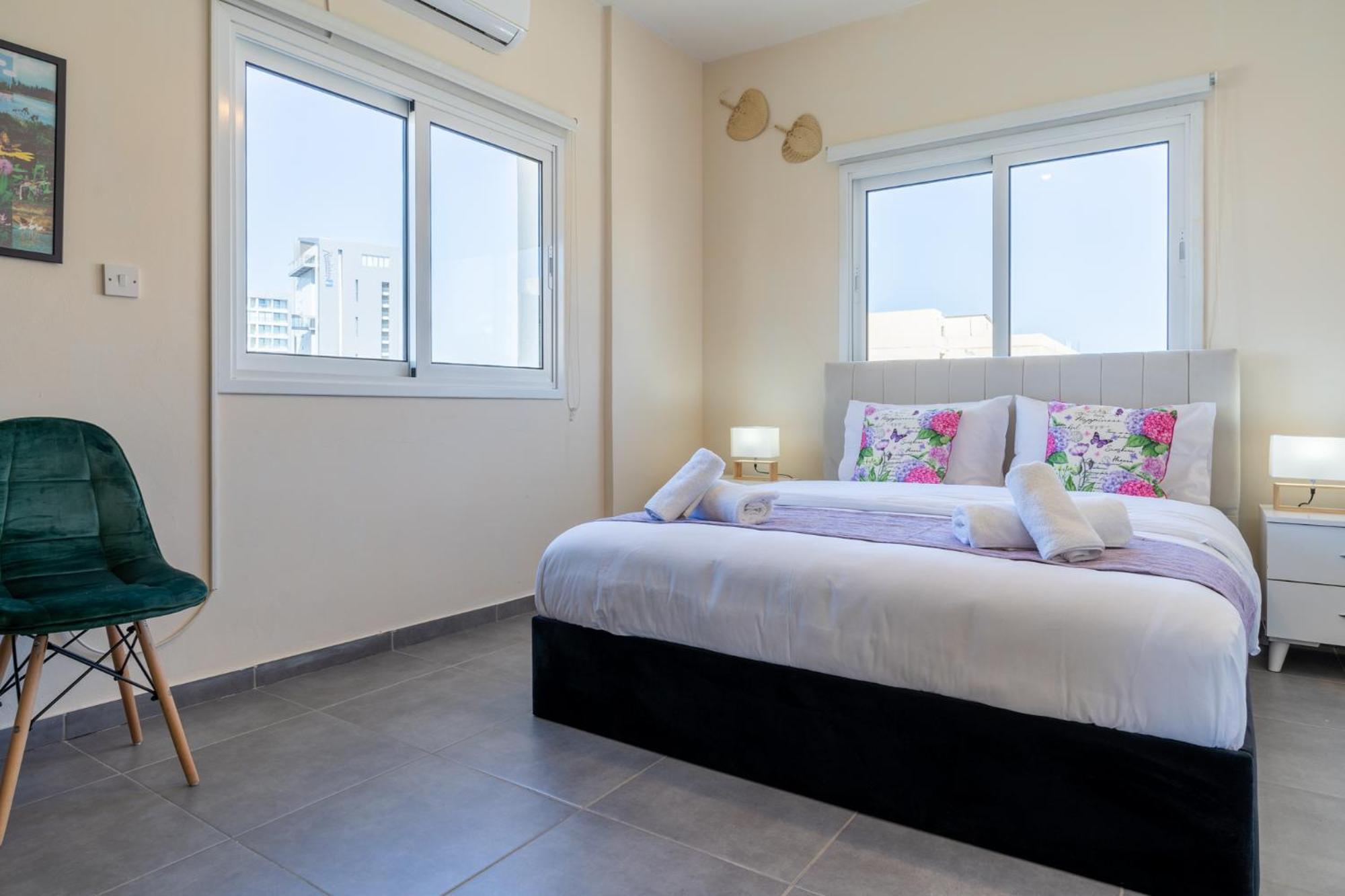 Sapphire's 2-bedroom In Apartment *