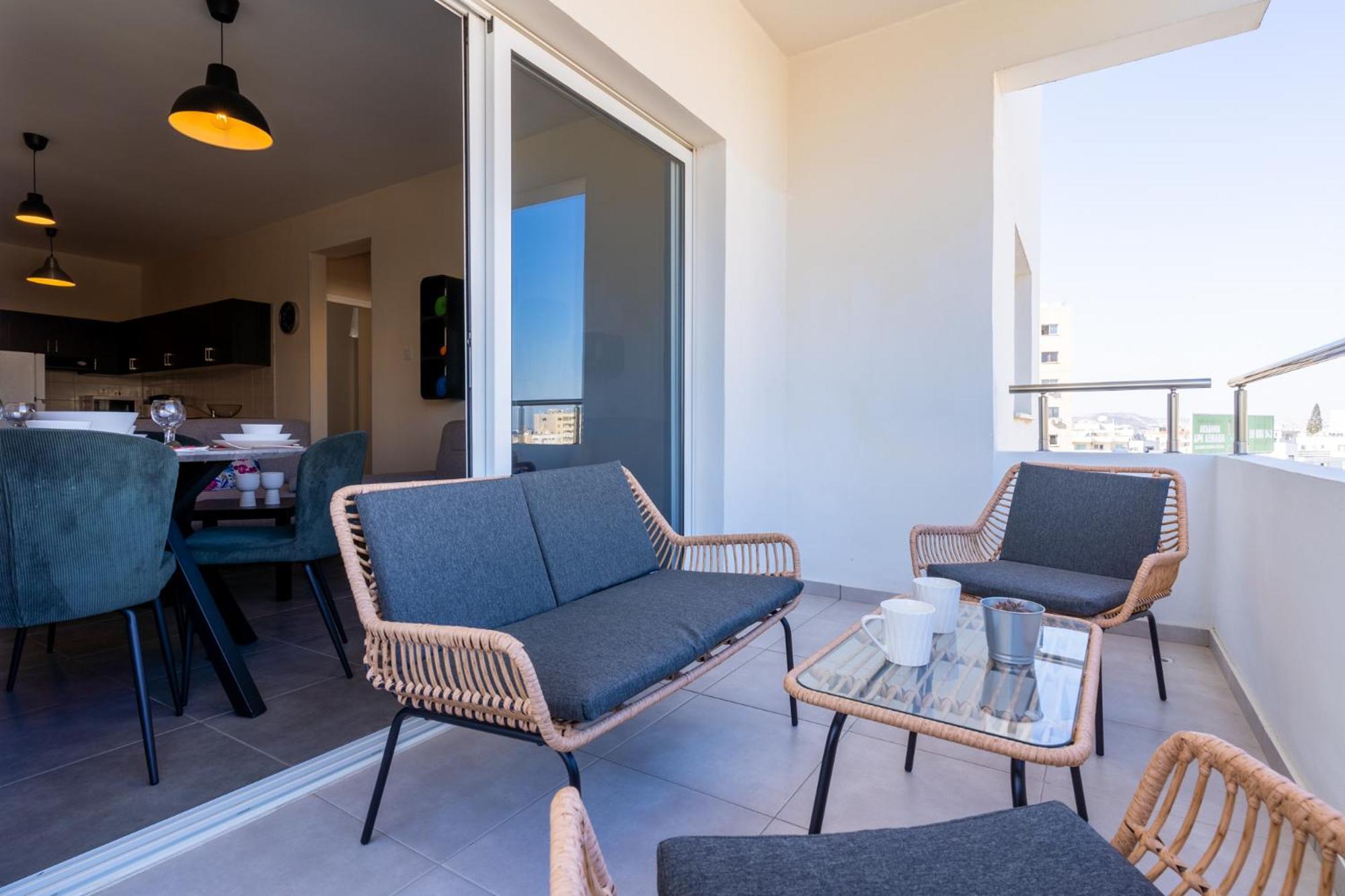 Sapphire's 2-bedroom In Apartment