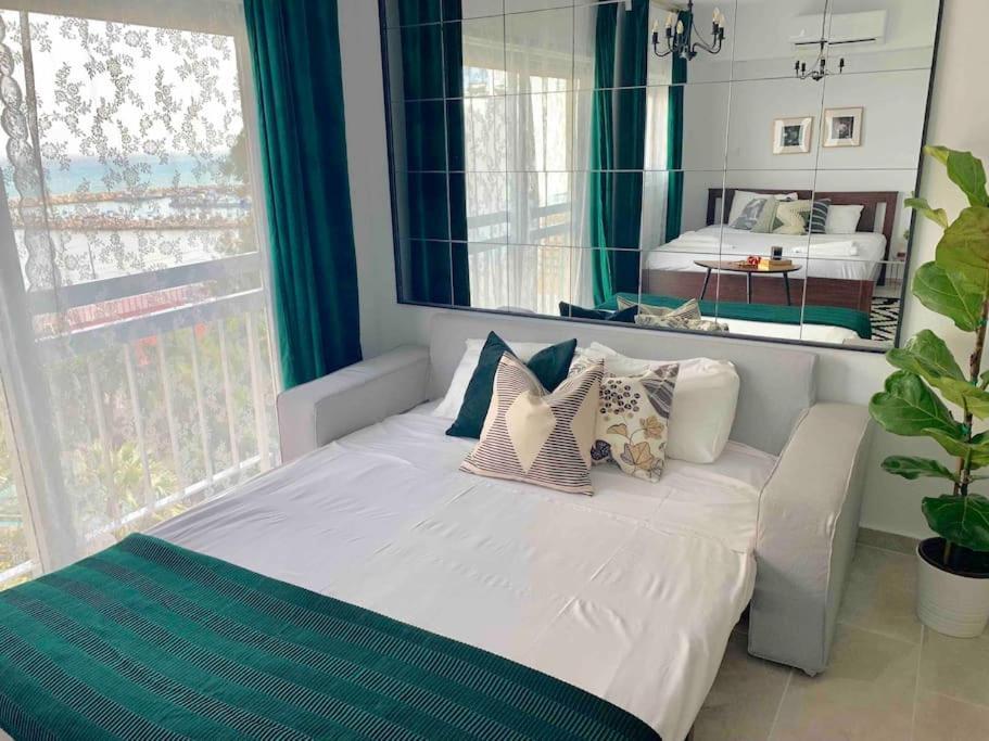 Aria Sea View Apartment *