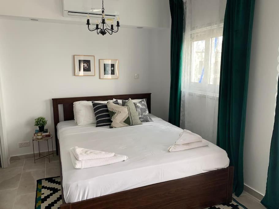 Aria Sea View Apartment Larnaca