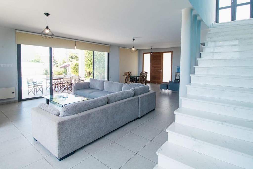 Maestro - Pervolia Larnaca