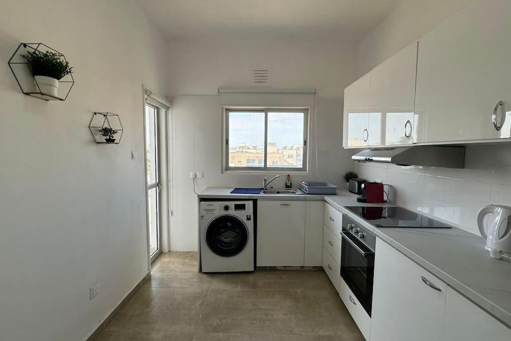 Two Bedroom In Downtown Larnaca