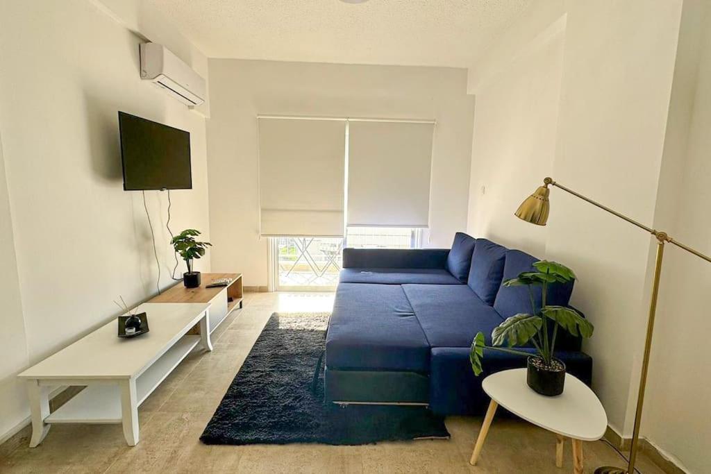 Two Bedroom In Downtown Apartment *