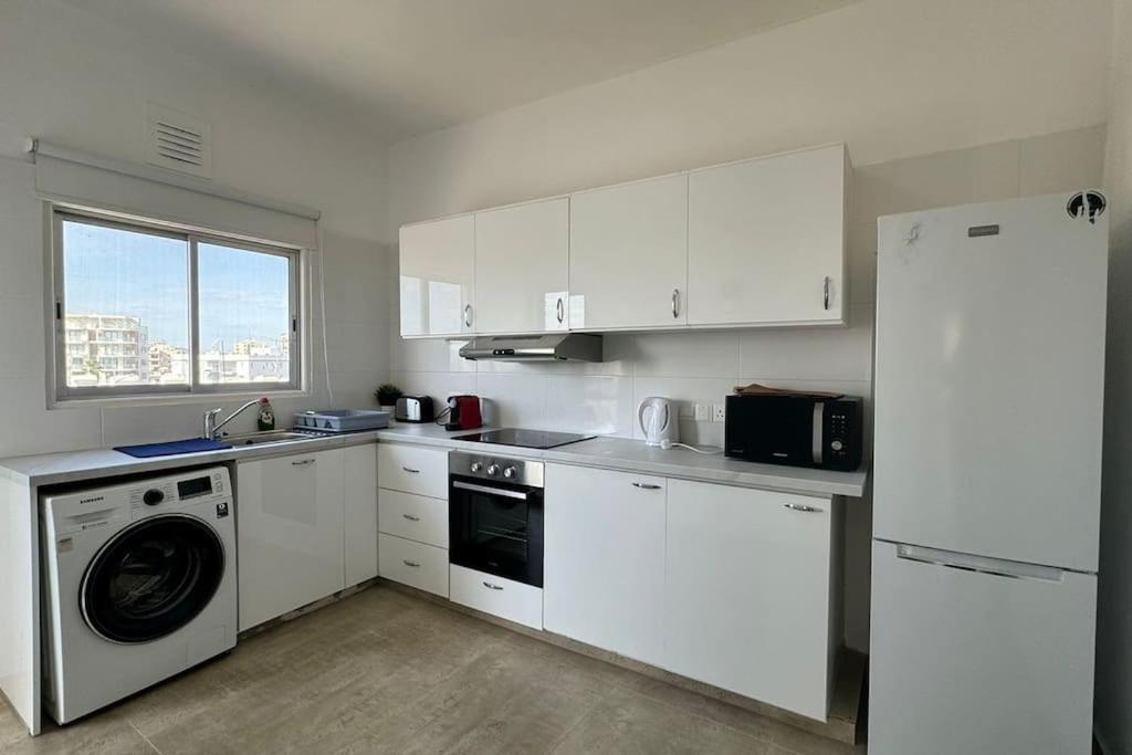Apartment Two Bedroom In Downtown *