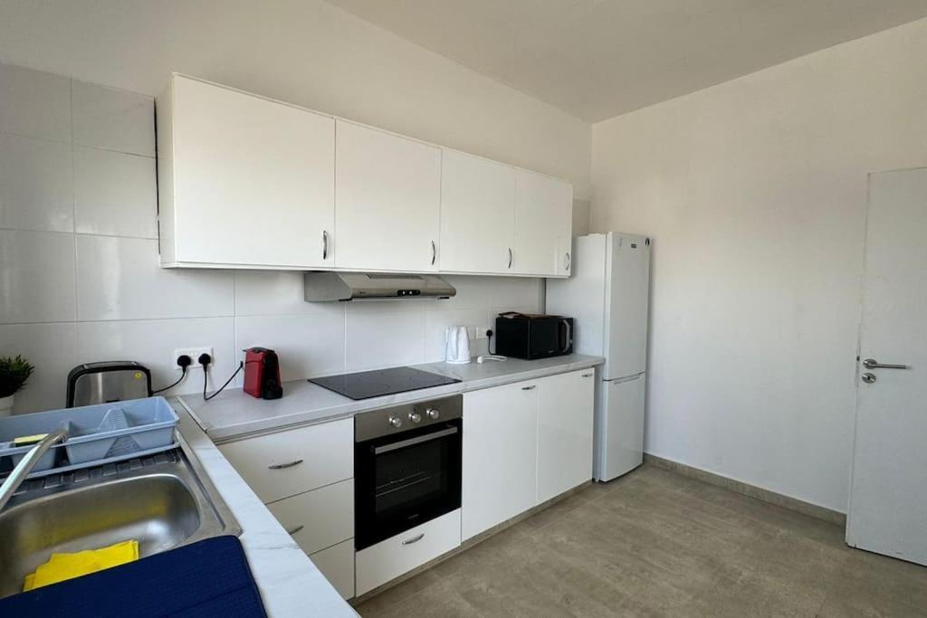 Two Bedroom In Downtown Apartment Larnaca